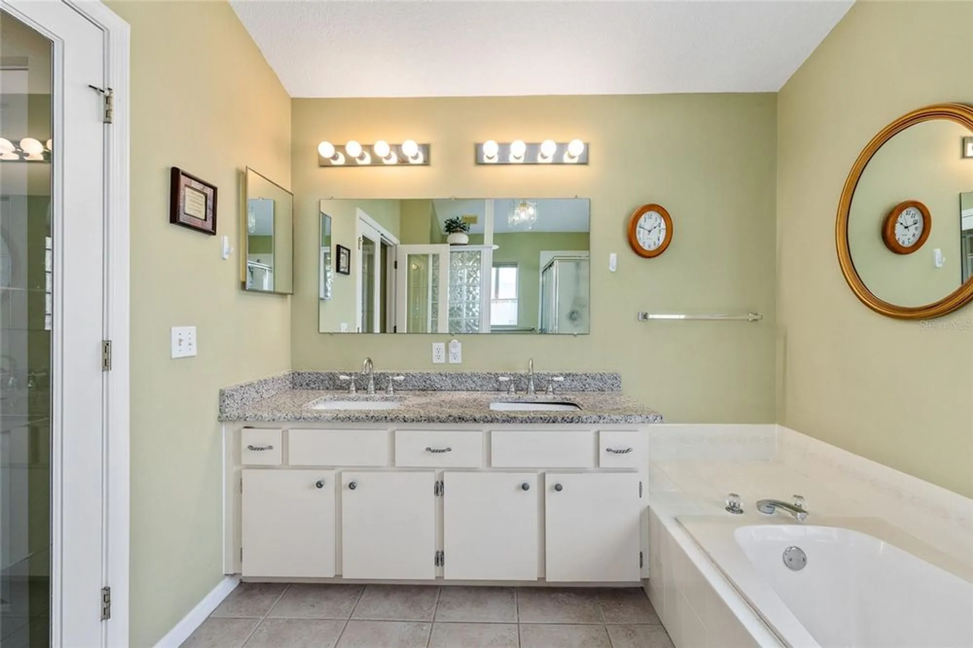 Property Slideshow image 22 of 49 | 5140 nw 25th loop, Ocala, FL, 34482