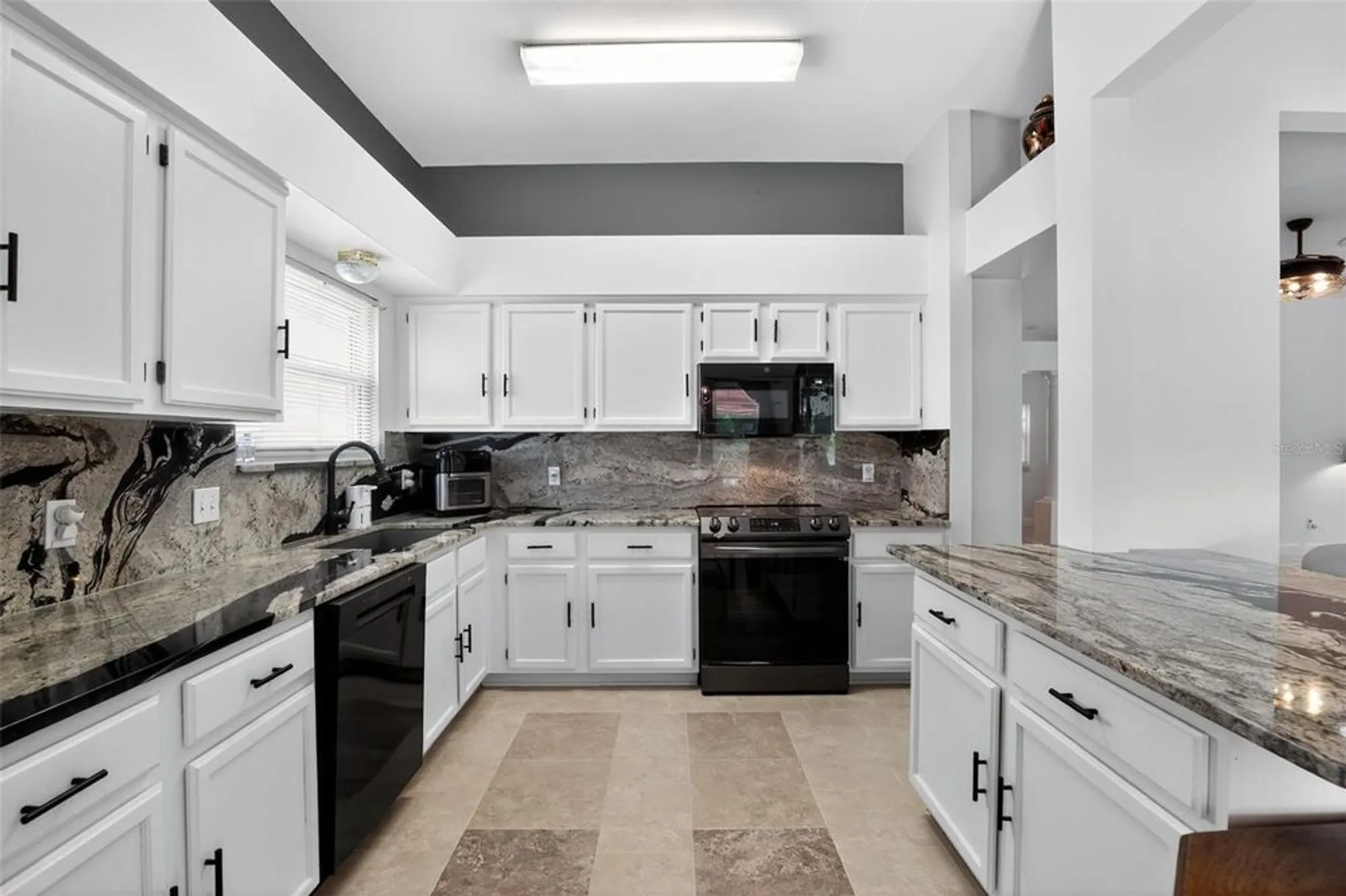 Property Slideshow image 17 of 32 | 411 del mar dr, Lady Lake, FL, 32159