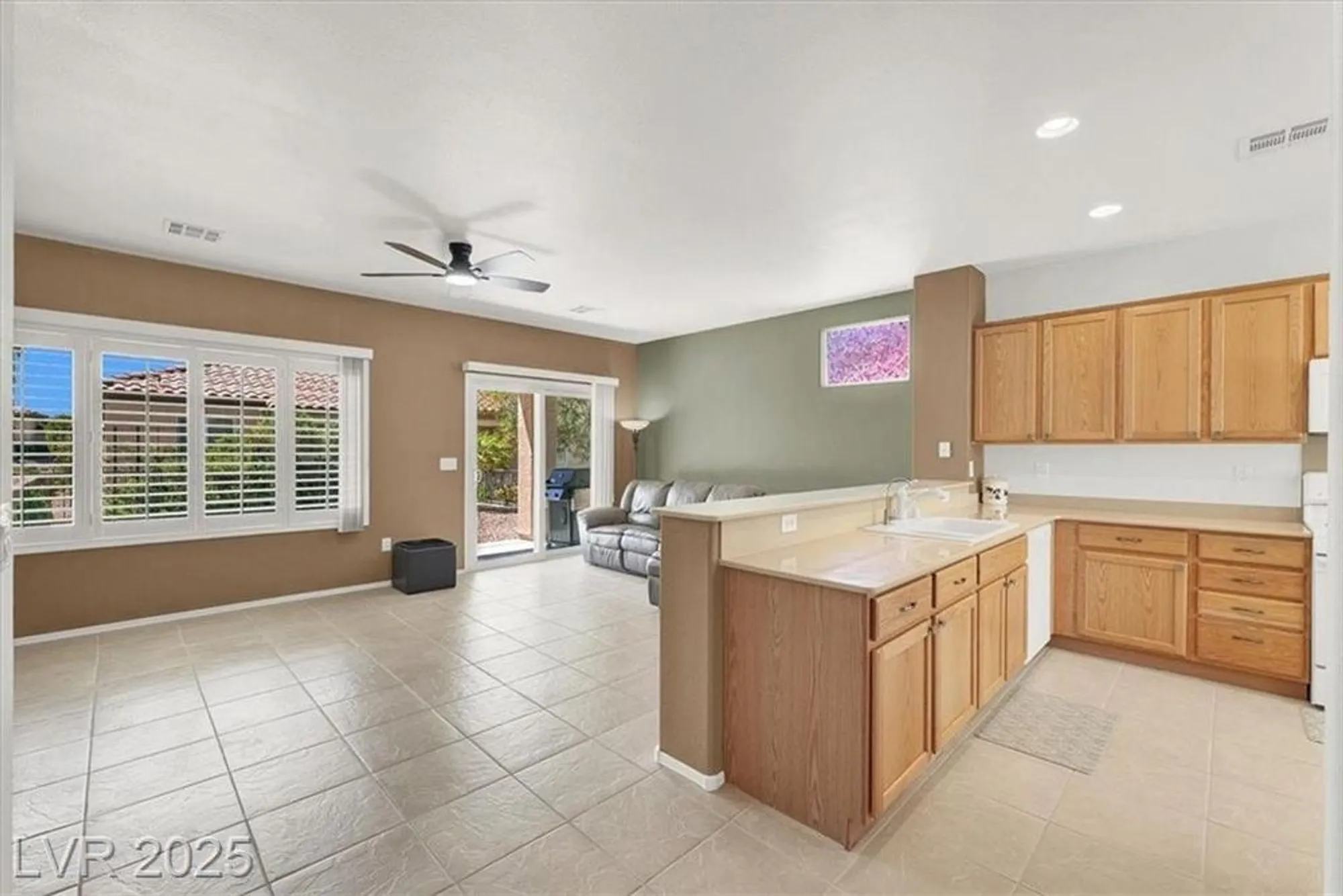 Property Slideshow image 6 of 24 | 2101 sawtooth mountain dr, Henderson, NV, 89044