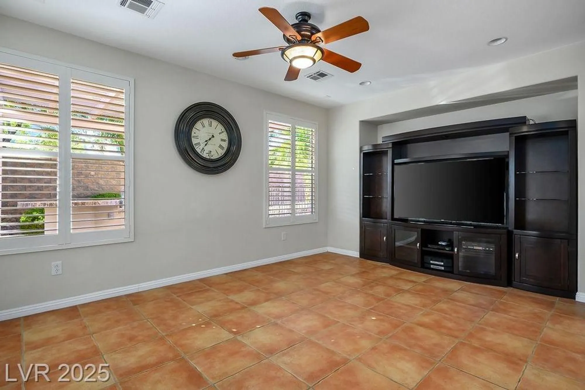 Property Slideshow image 13 of 64 | 5123 vincitor st, Las Vegas, NV, 89135