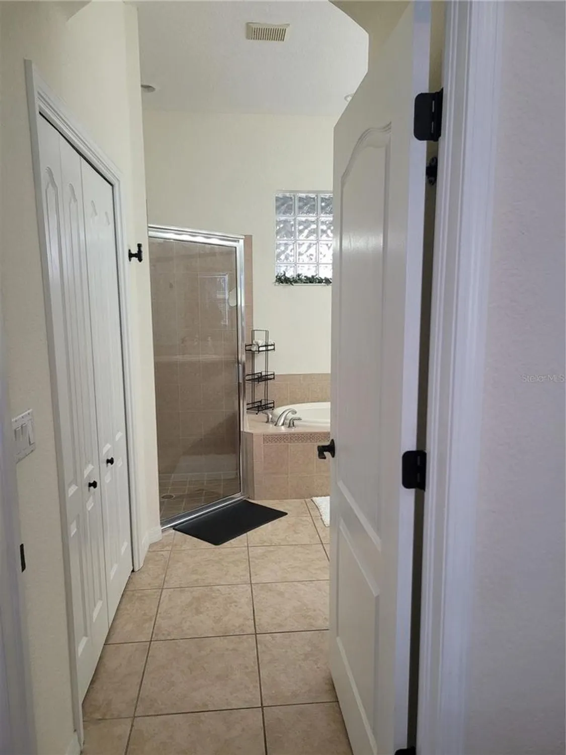 Property Slideshow image 21 of 44 | 920 regal manor way, Sun City Center, FL, 33573