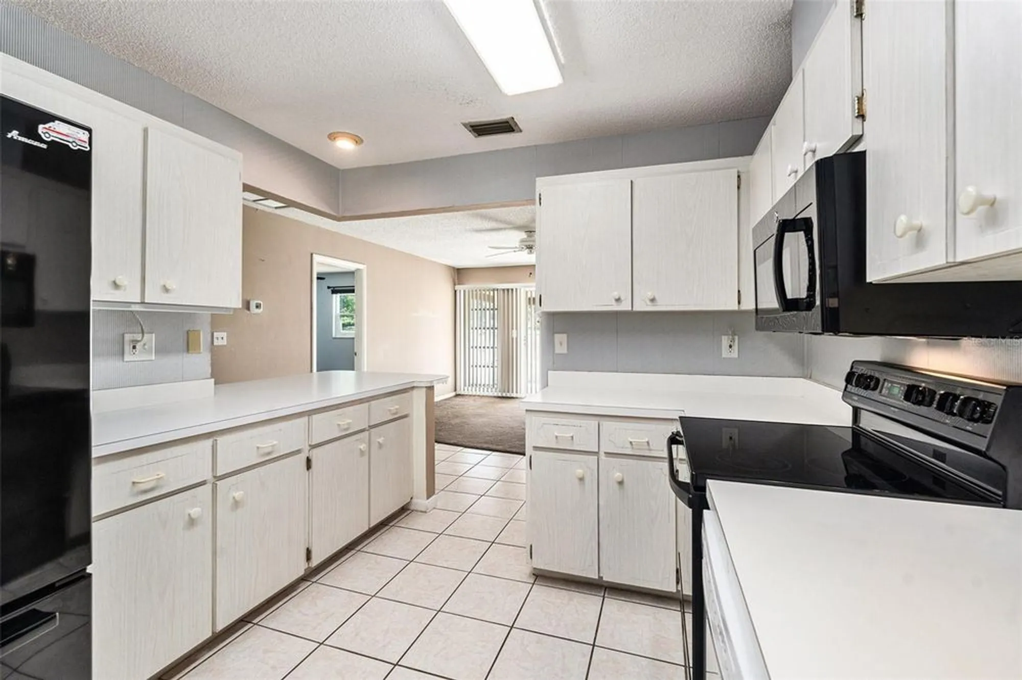 Property Slideshow image 16 of 35 | 382 club manor dr, Sun City Center, FL, 33573