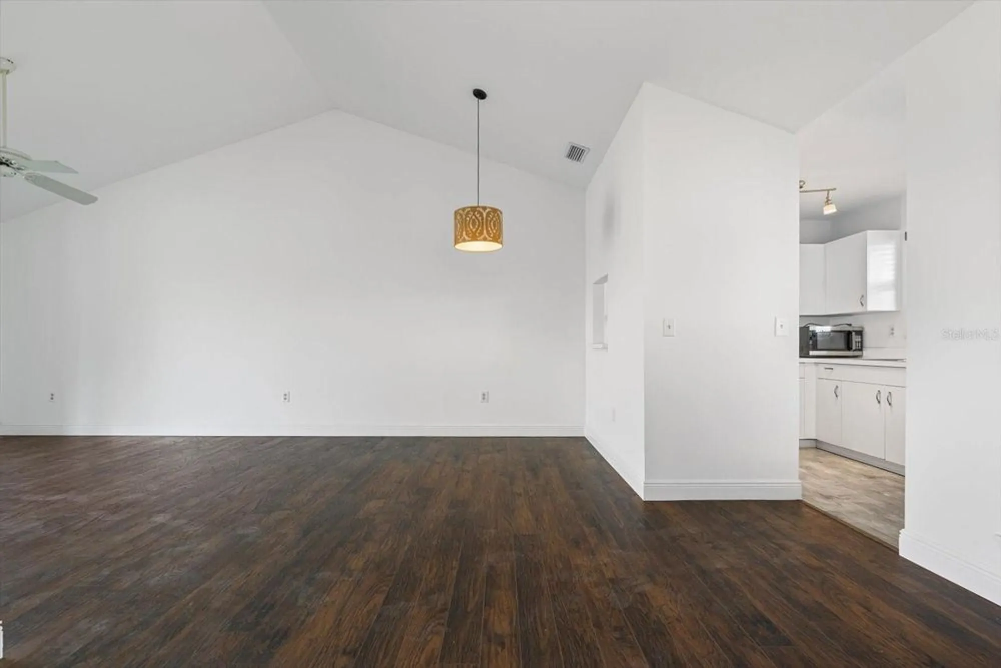 Property Slideshow image 16 of 65 | 970 sandpiper cir # 970, Bradenton, FL, 34209