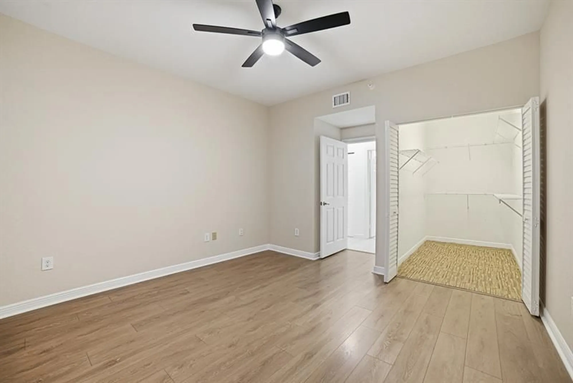 Property Slideshow image 12 of 44 | 7739 southampton ter 411, Tamarac, FL, 33321