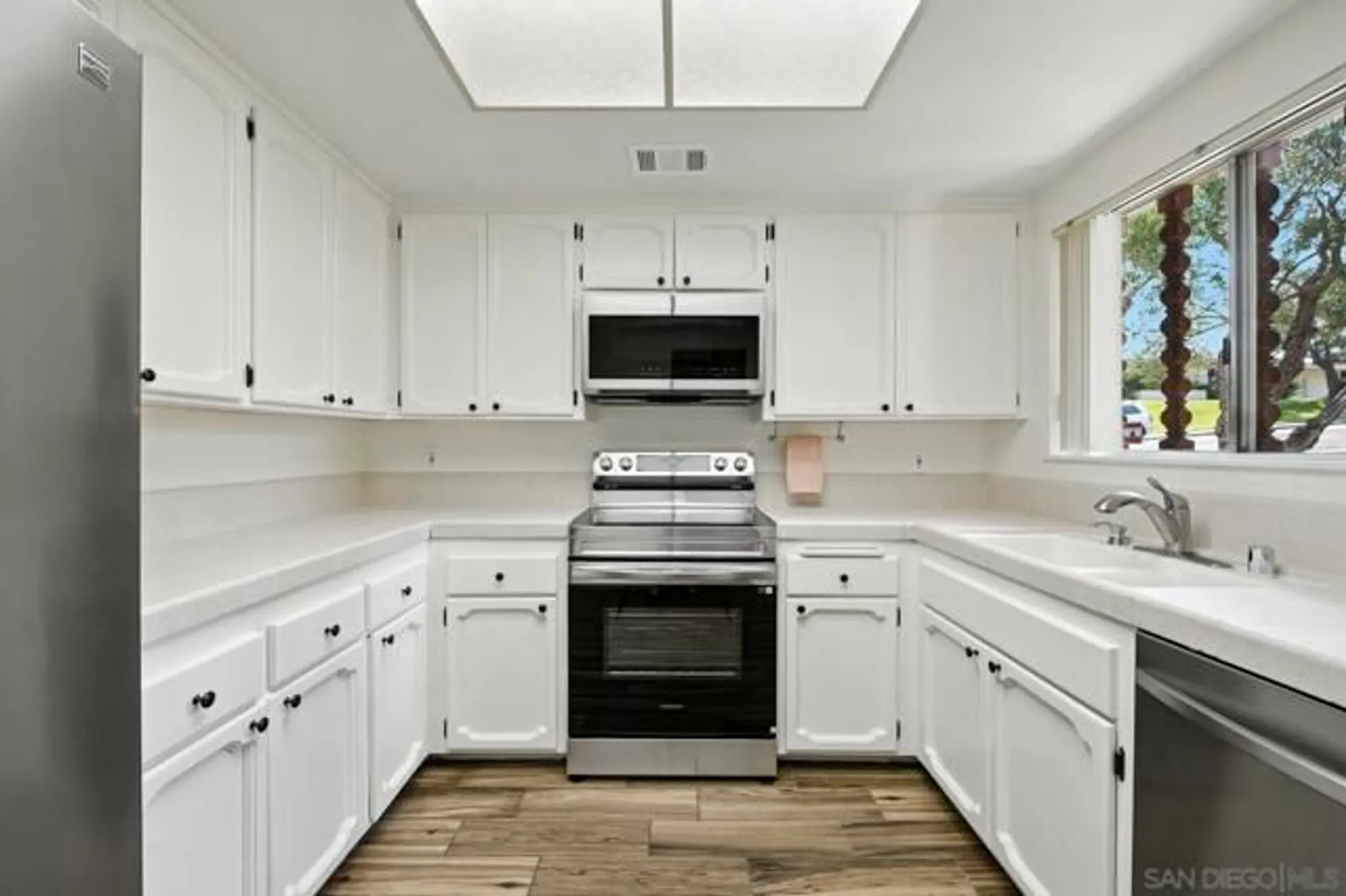 Property Slideshow image 10 of 35 | 16660 roca dr, San Diego, CA, 92128