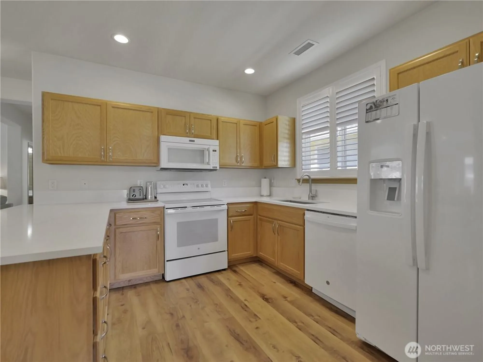 Property Slideshow image 14 of 37 | 8217 bainbridge loop, Lacey, WA, 98516