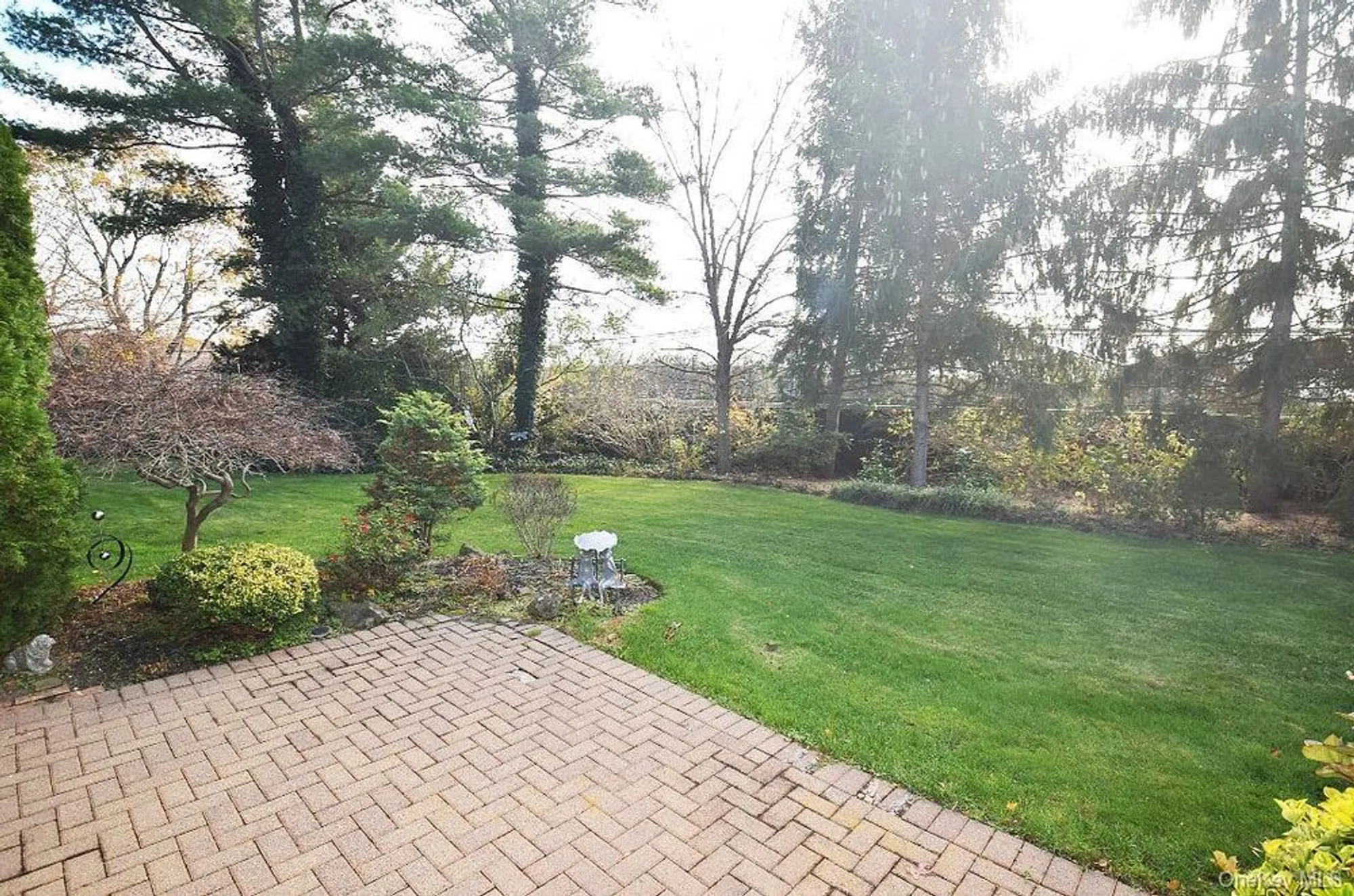 Property Slideshow image 14 of 14 | 677 balfour pl, Melville, NY, 11747