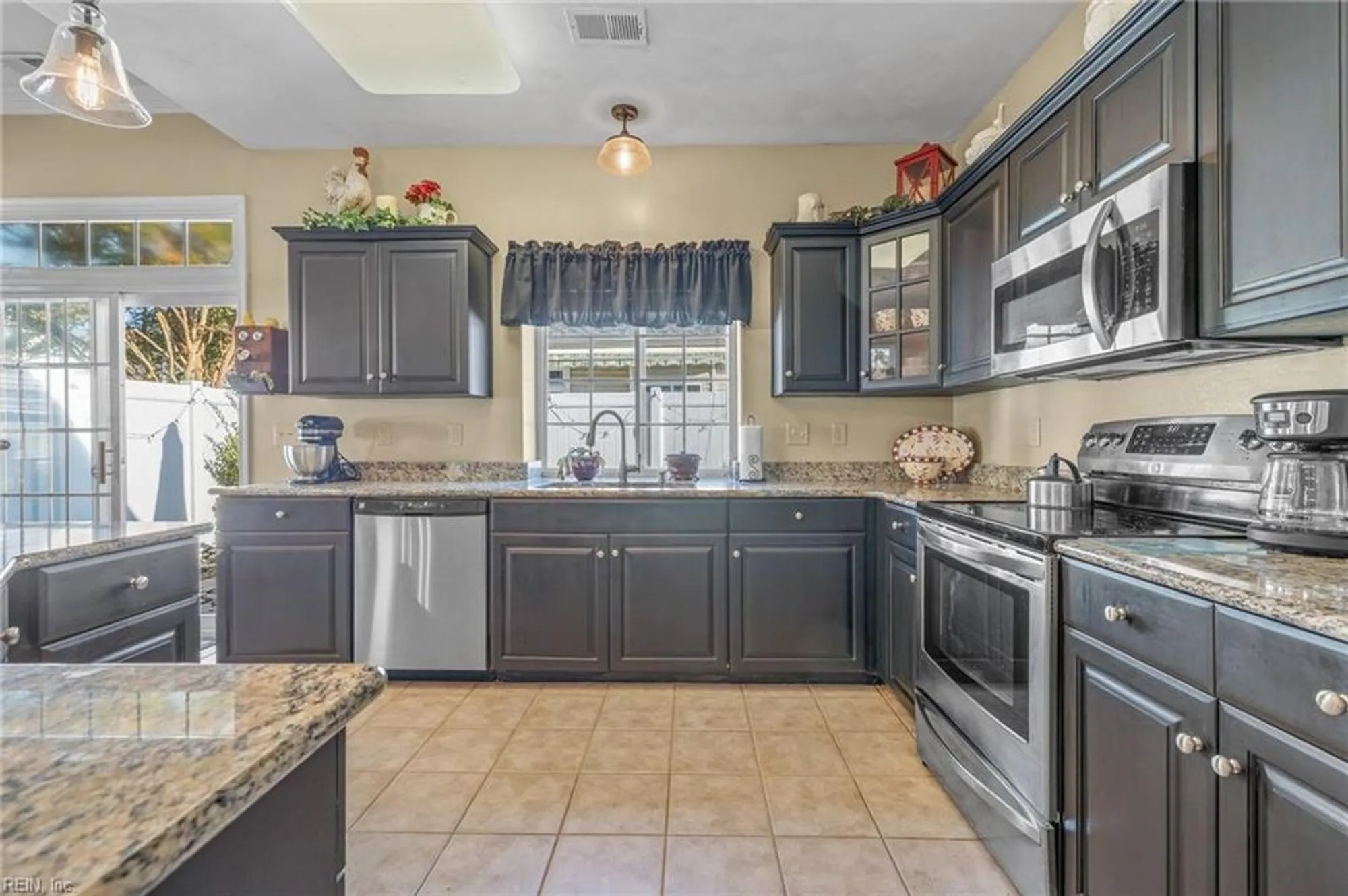 Property Slideshow image 16 of 36 | 800 monroe ct, Chesapeake, VA, 23320