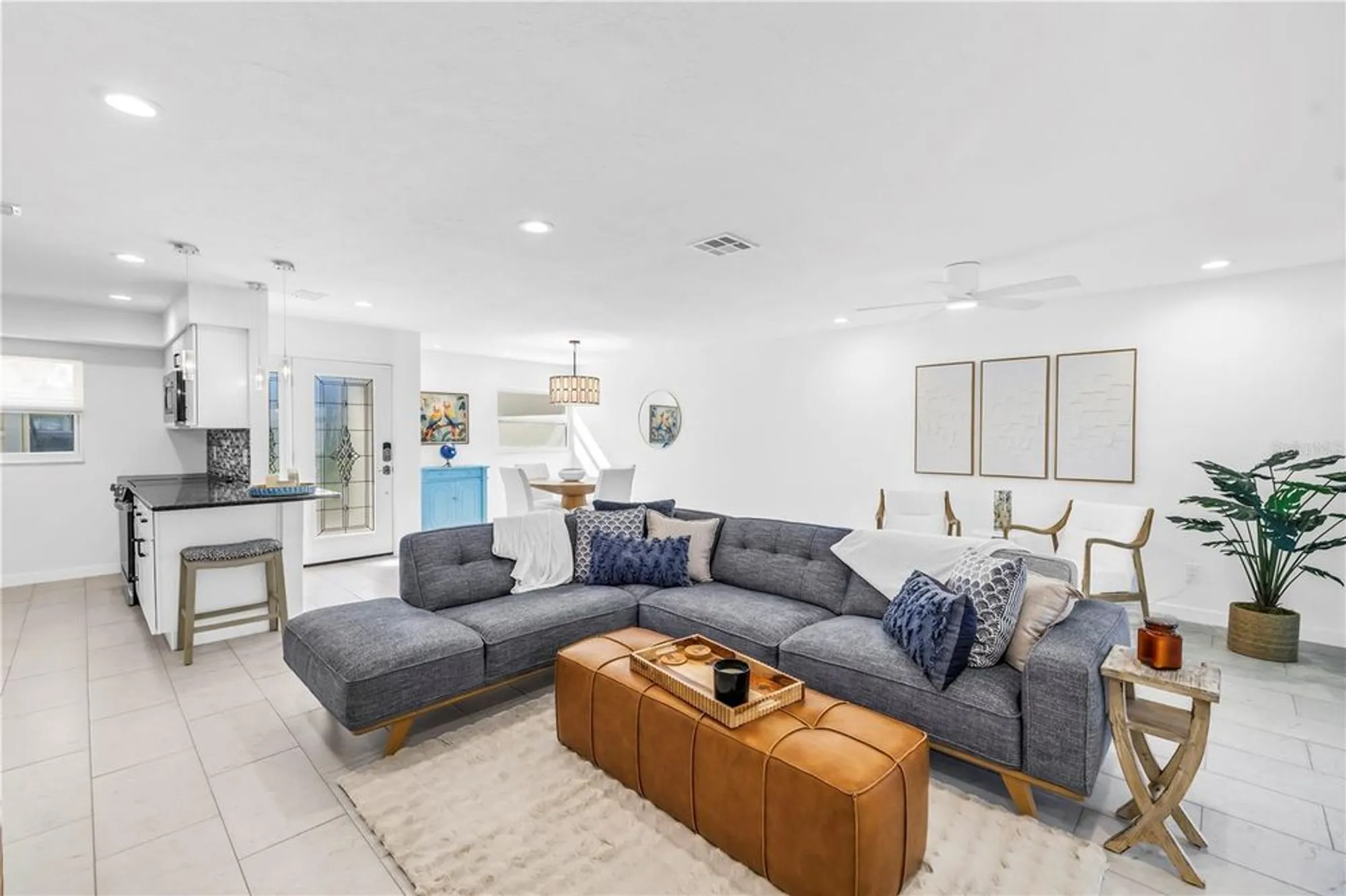 Property Slideshow image 17 of 60 | 111 whispering sands cir # v38, Sarasota, FL, 34242