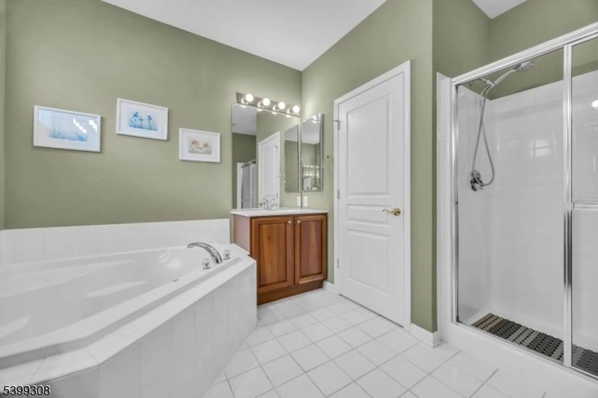 Property Slideshow image 31 of 44 | 324 biltmore ln, Somerset, NJ, 08873