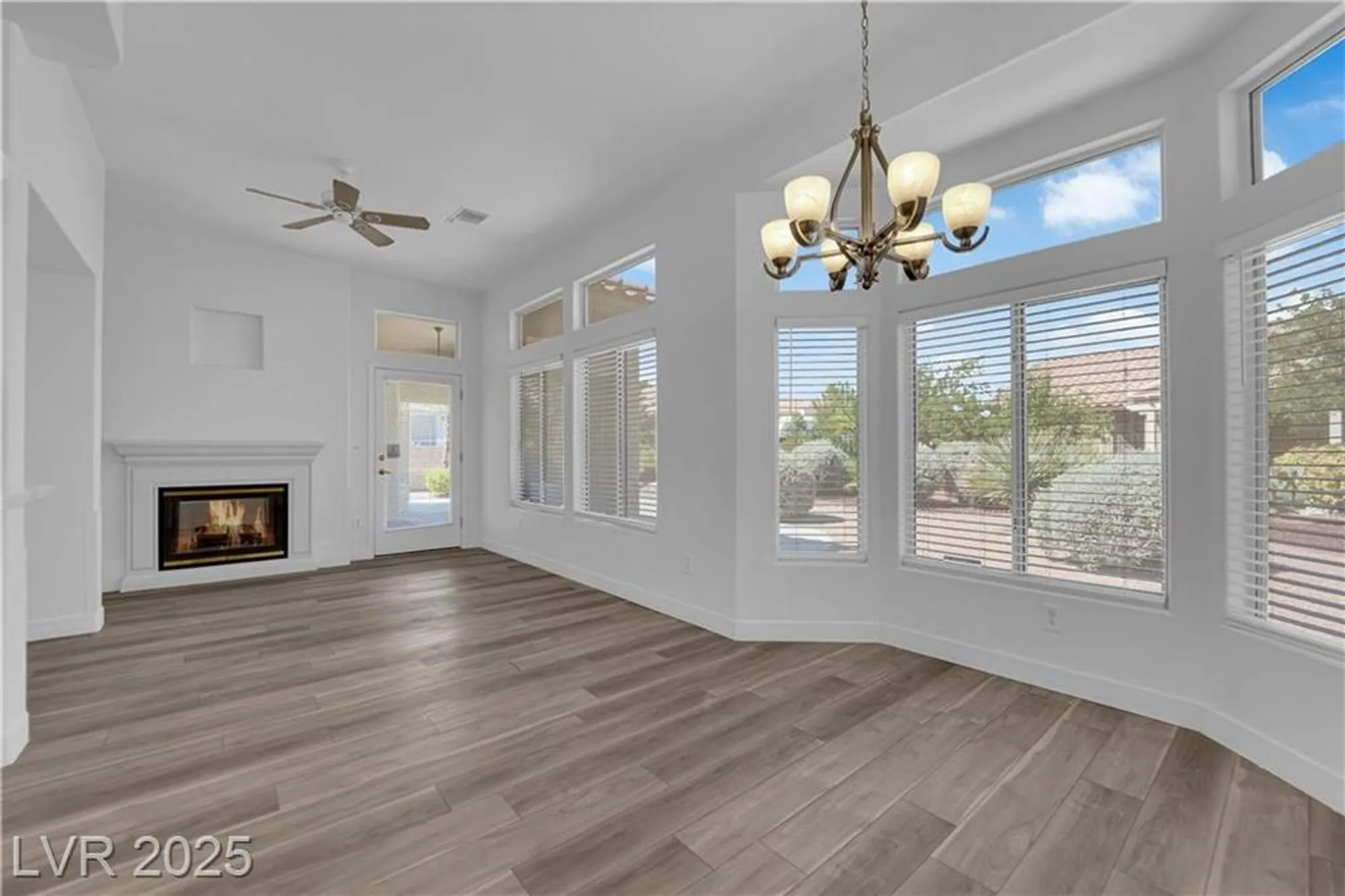 Property Slideshow image 10 of 35 | 10144 hunter springs dr, Las Vegas, NV, 89134