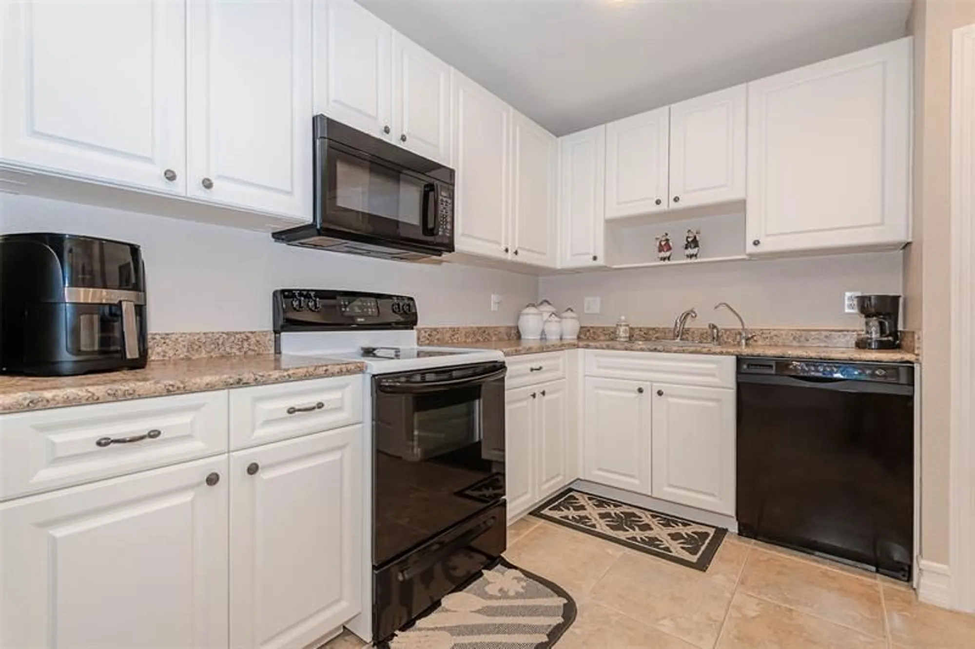Property Slideshow image 4 of 45 | 4751 nw 21st st 4p, Lauderhill, FL, 33313
