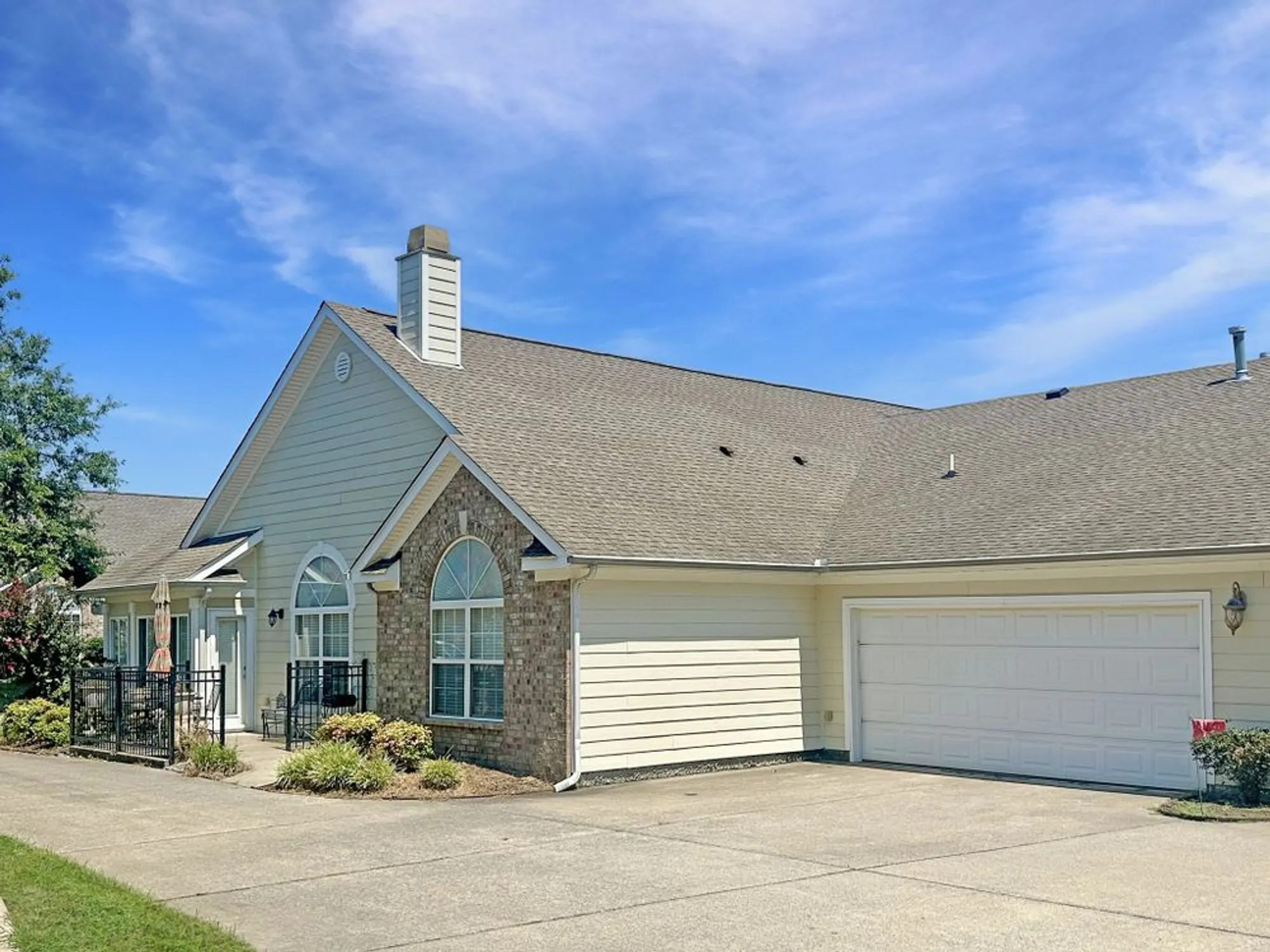 Property Slideshow image 2 of 37 | 825 s browns ln 2503, Gallatin, TN, 37066