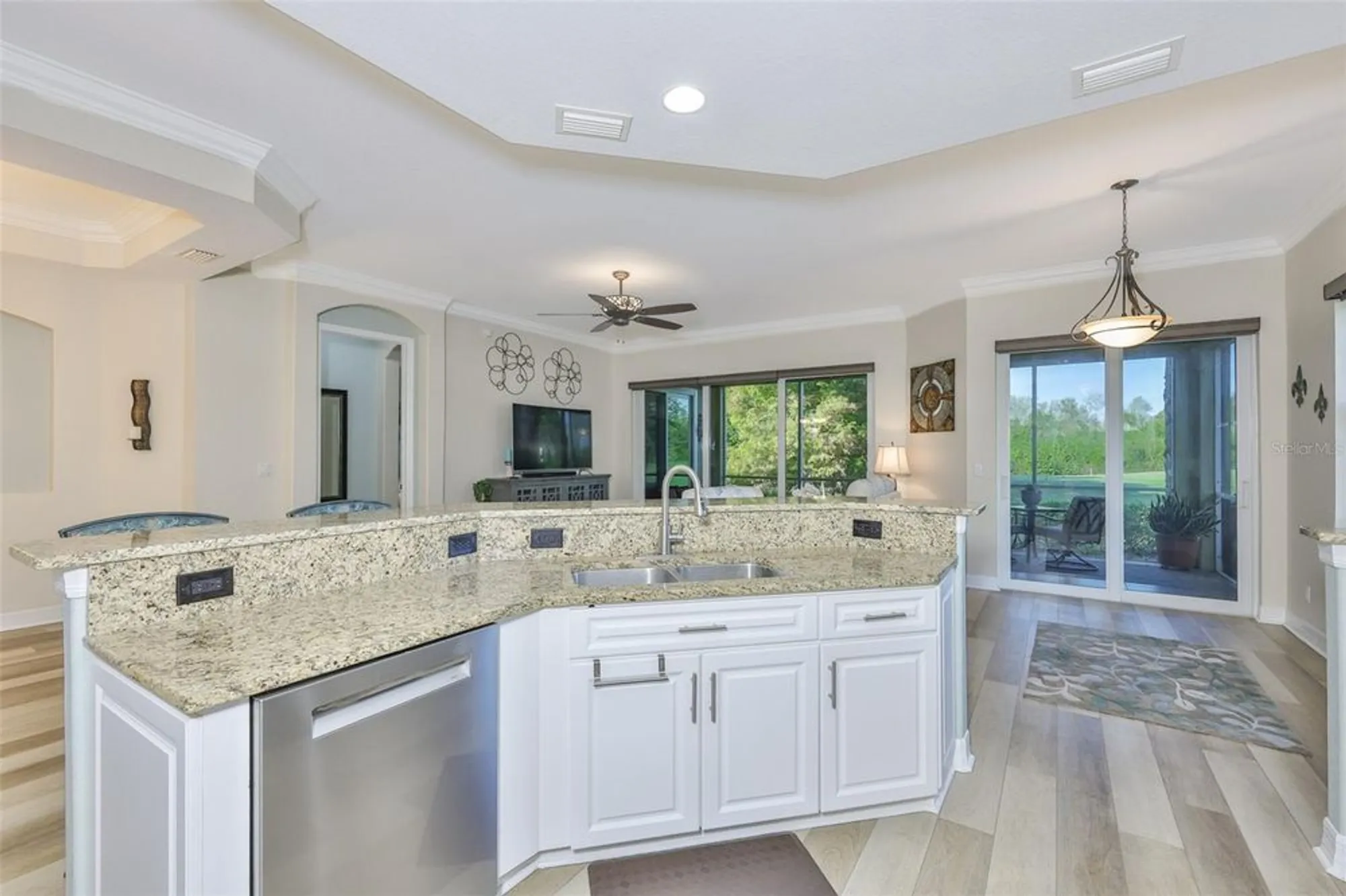 Property Slideshow image 16 of 56 | 1417 emerald dunes dr, Sun City Center, FL, 33573