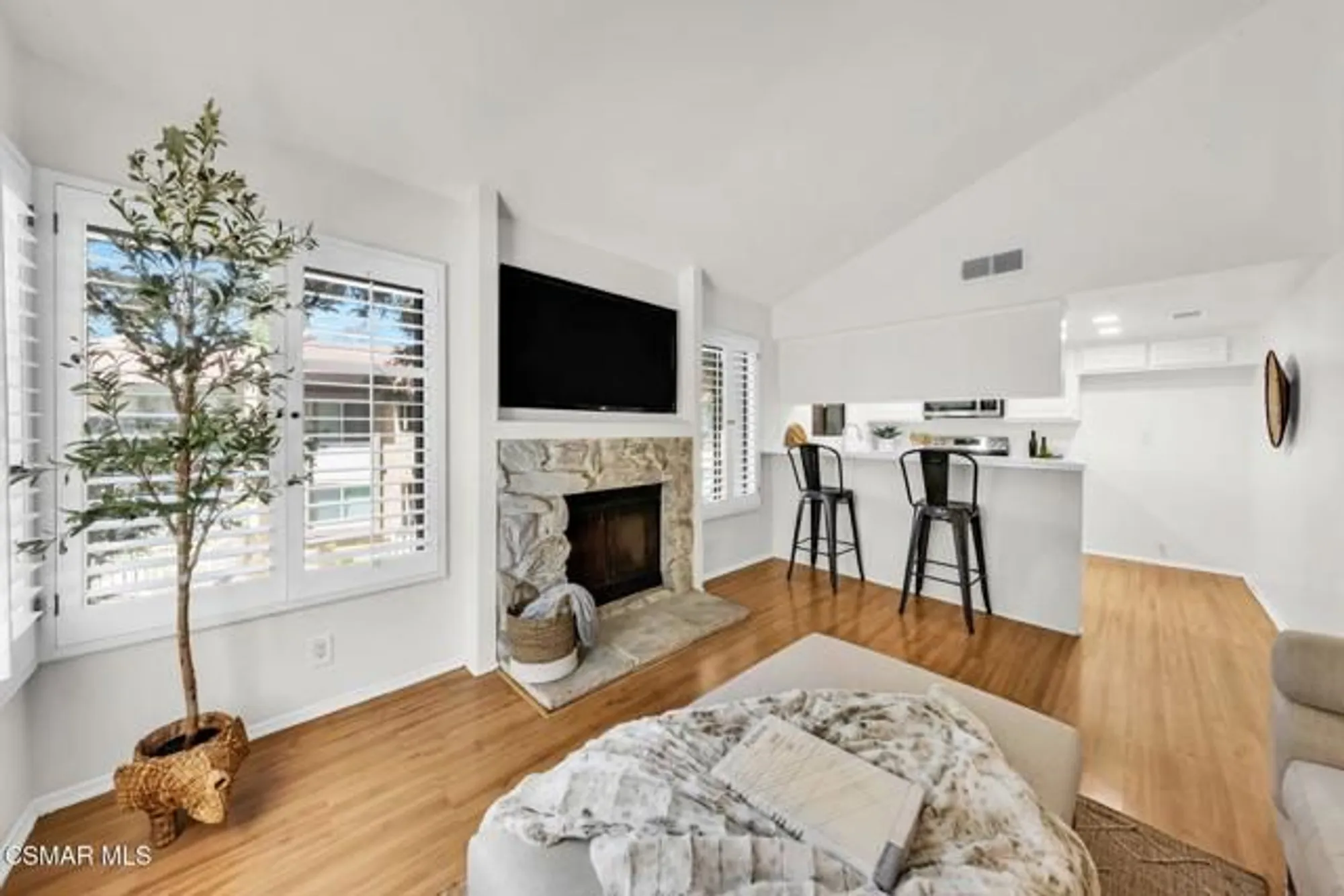 Property Slideshow image 12 of 54 | 769 birchpark cir 203, Thousand Oaks, CA, 91360