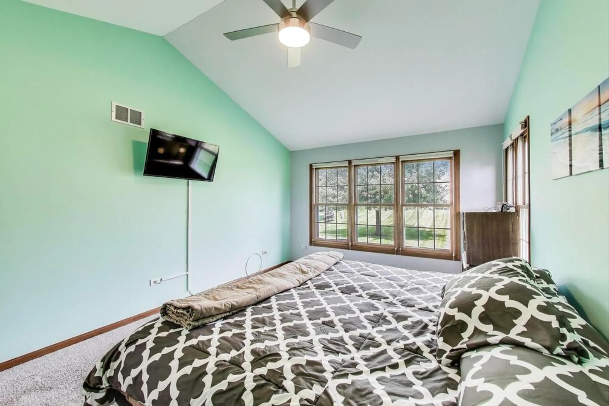 Property Slideshow image 16 of 44 | 13453 tall pines ln, Plainfield, IL, 60544
