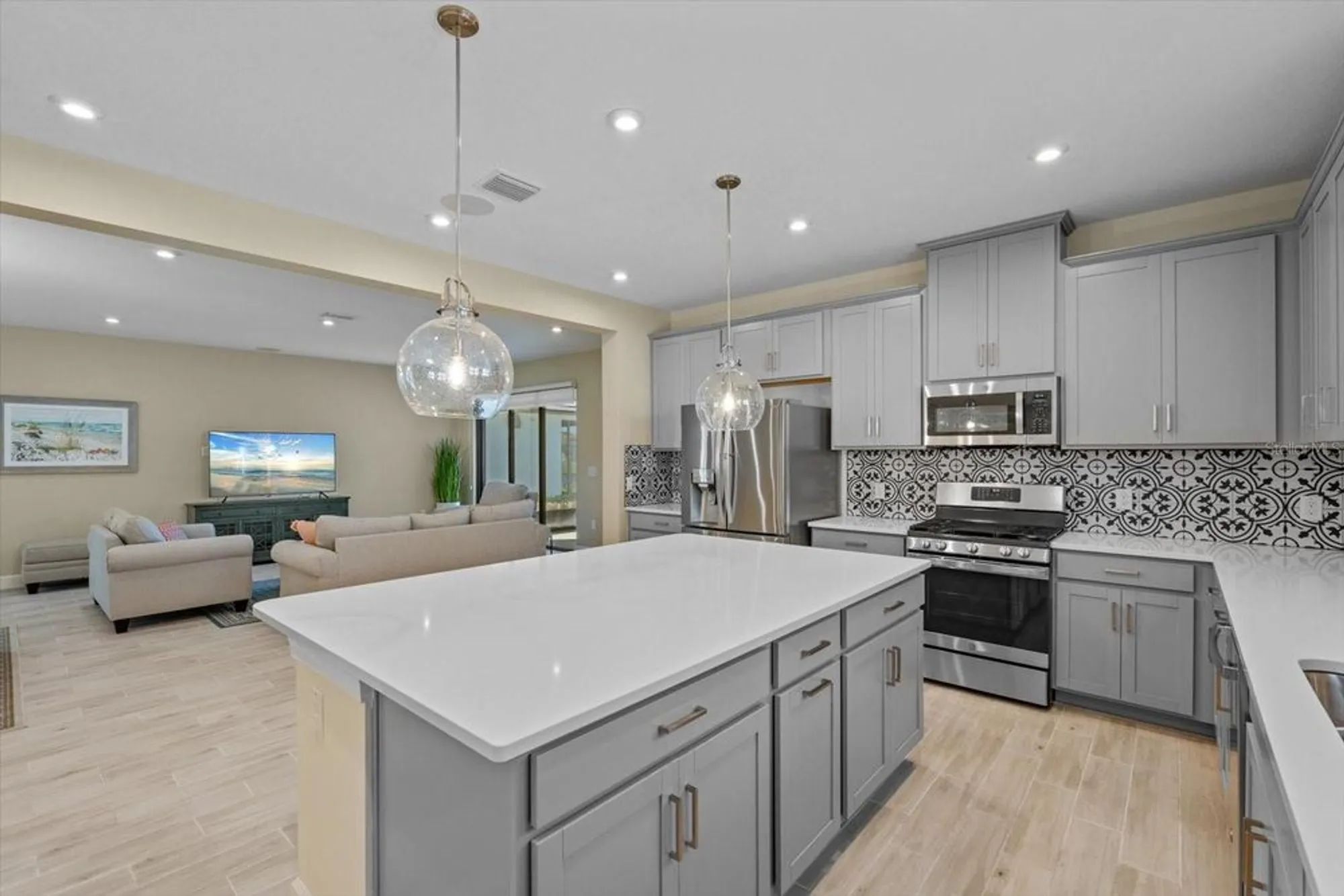 Property Slideshow image 18 of 54 | 11127 devonbridge dr, Palmetto, FL, 34221