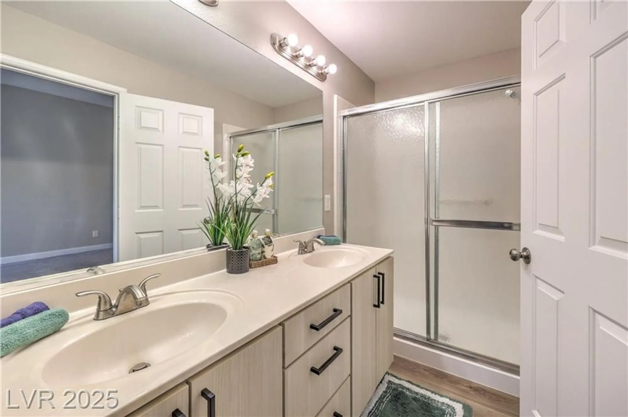 Property Slideshow image 15 of 36 | 5452 cove point dr, Las Vegas, NV, 89130