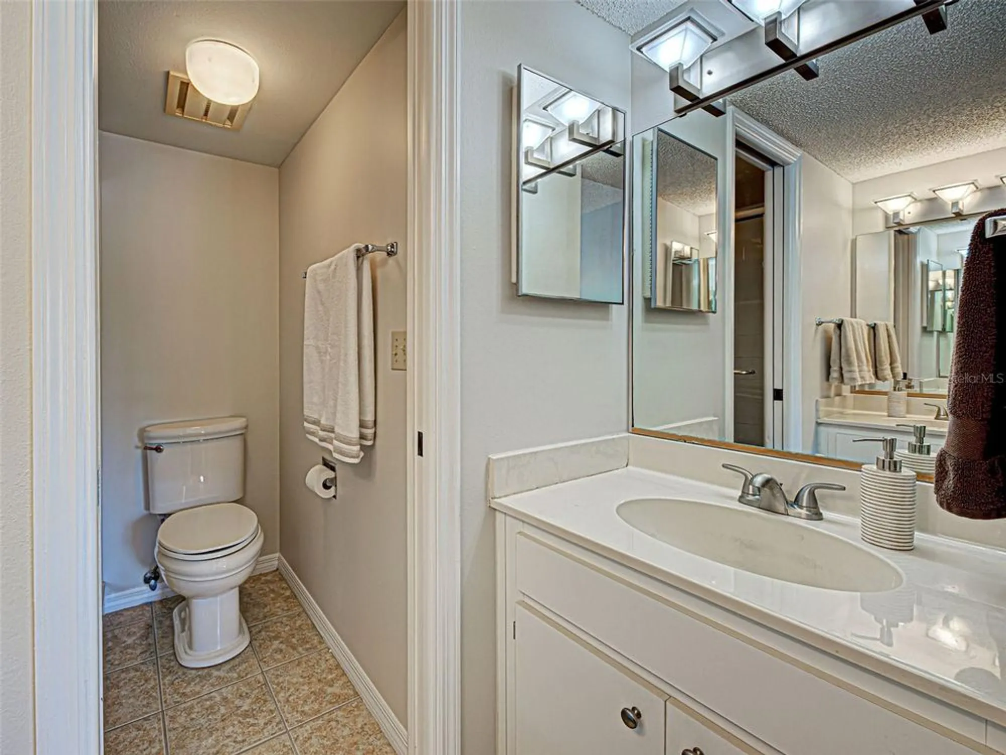 Property Slideshow image 33 of 54 | 406 cerromar cir 222, Venice, FL, 34293