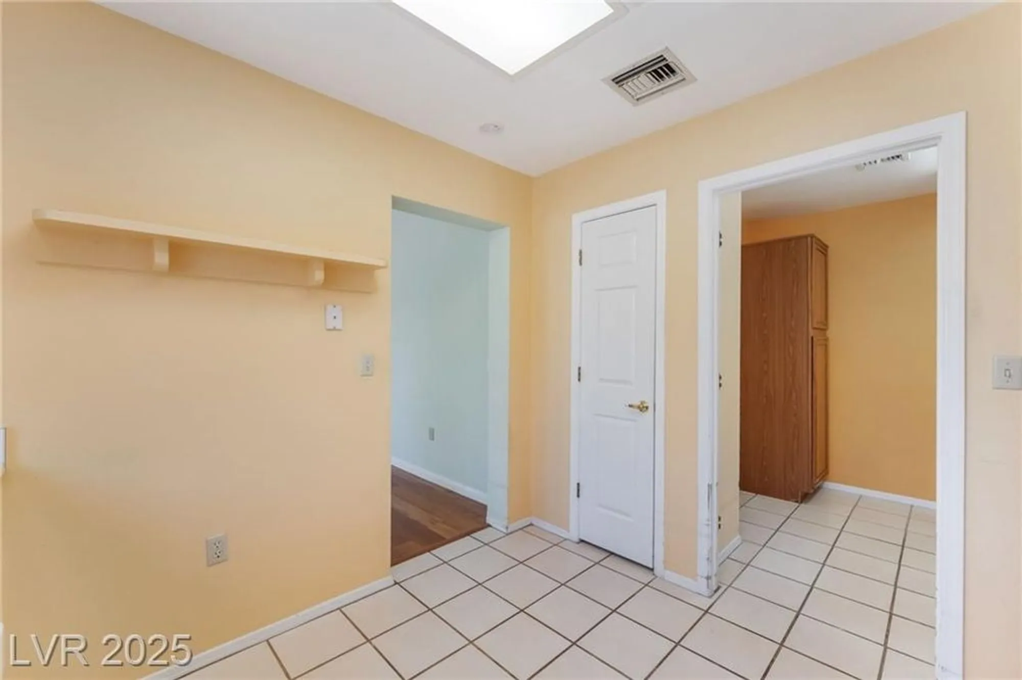 Property Slideshow image 11 of 31 | 2601 desert sands dr, Las Vegas, NV, 89134