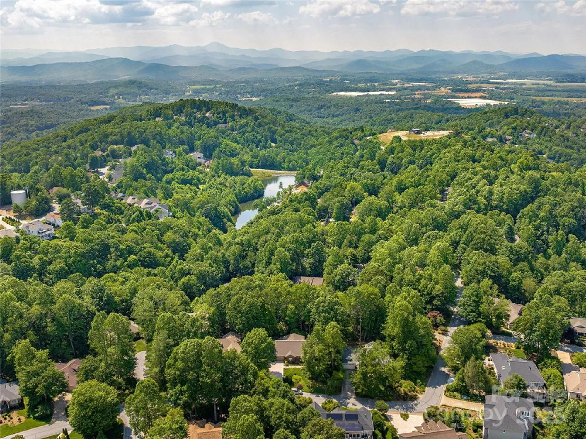 Property Slideshow image 27 of 37 | 306 croydon dr, Hendersonville, NC, 28791