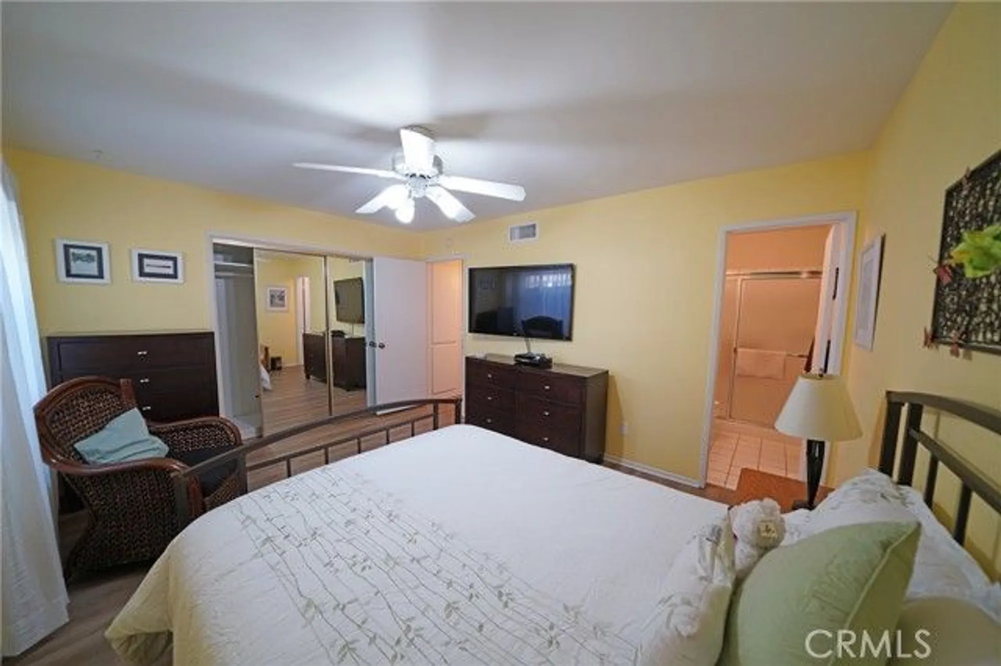 Property Slideshow image 14 of 18 | 26360 oakspur dr a, Newhall, CA, 91321