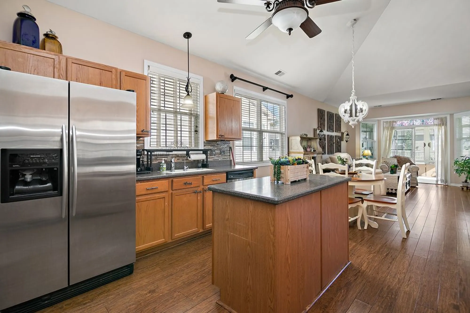 Property Slideshow image 17 of 31 | 17053 mendota dr, Lockport, IL, 60441
