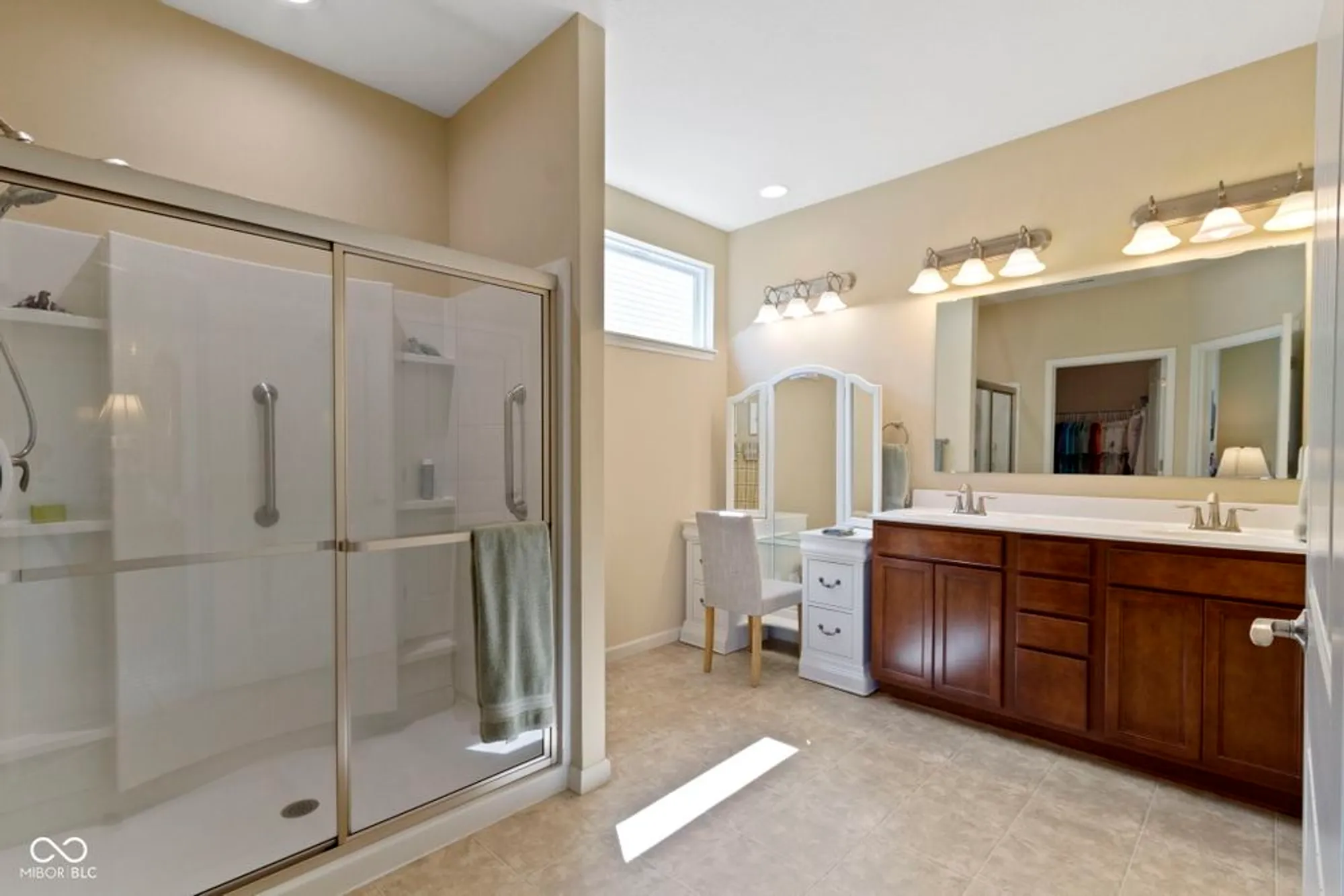 Property Slideshow image 25 of 44 | 16284 loire valley dr, Fishers, IN, 46037