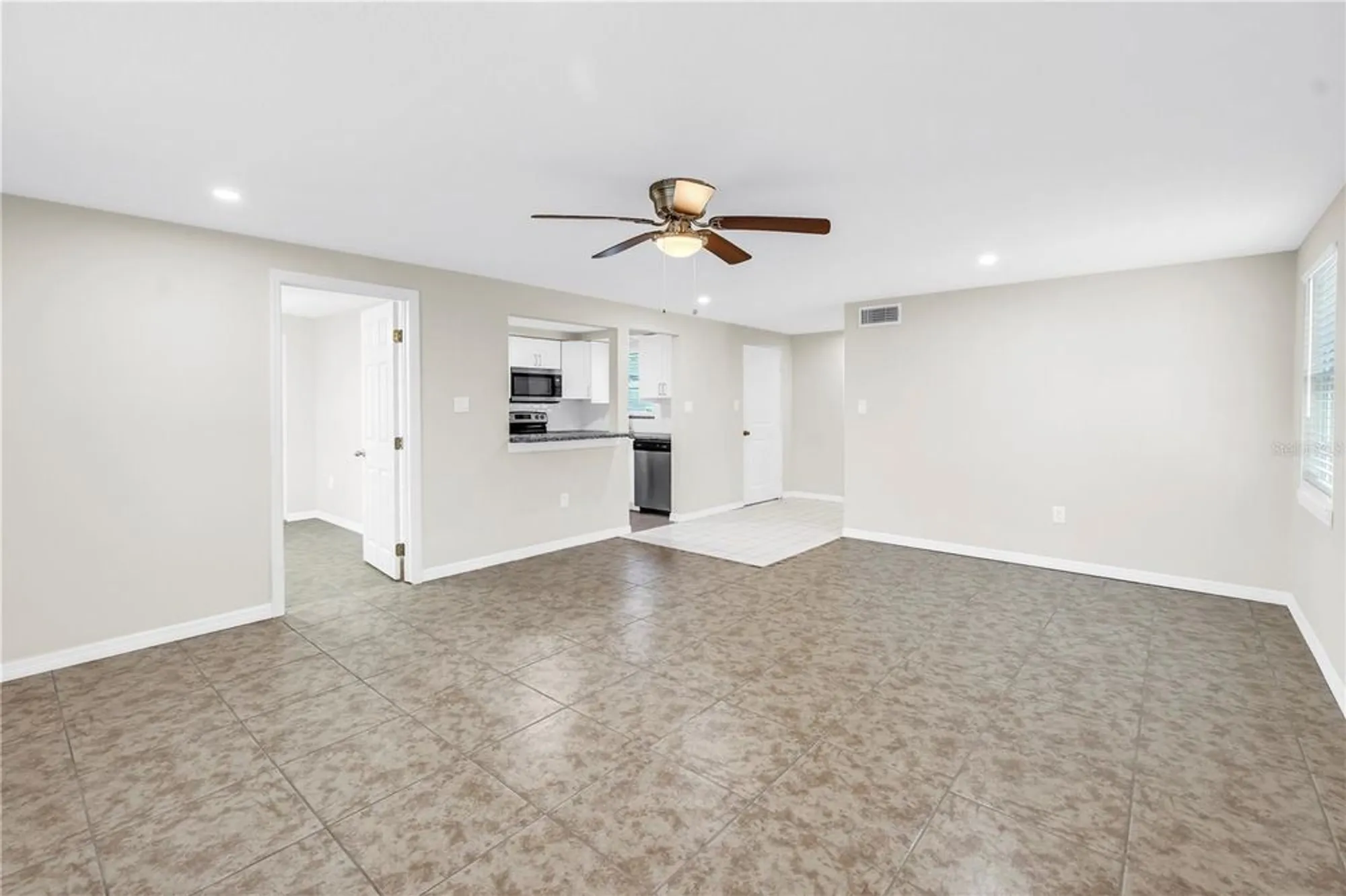 Property Slideshow image 10 of 28 | 728 caribbean cir 25, Venice, FL, 34293