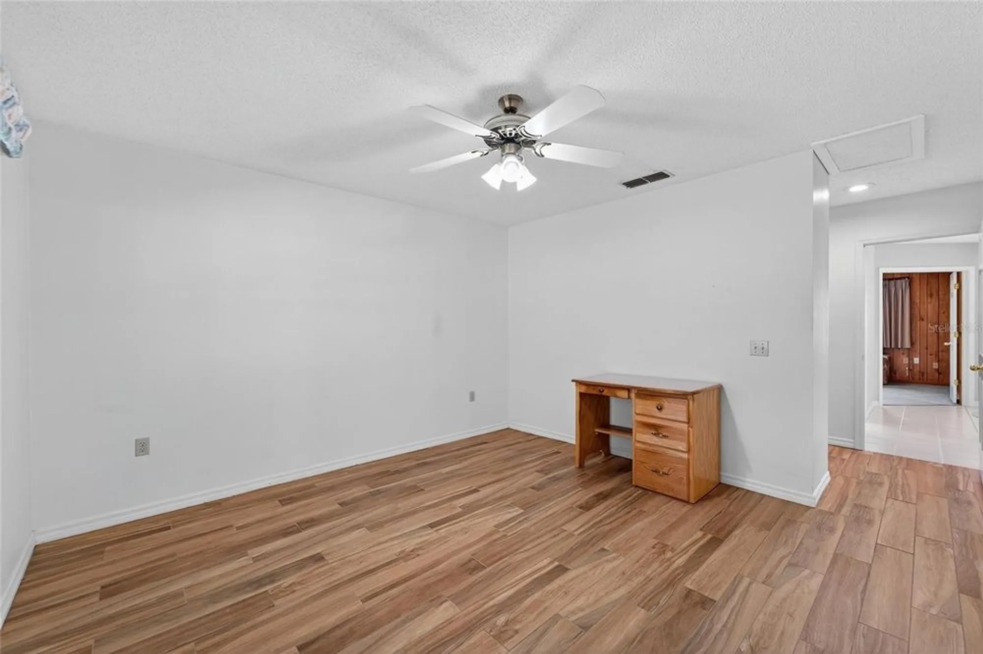 Property Slideshow image 25 of 79 | 2007 east view dr, Sun City Center, FL, 33573