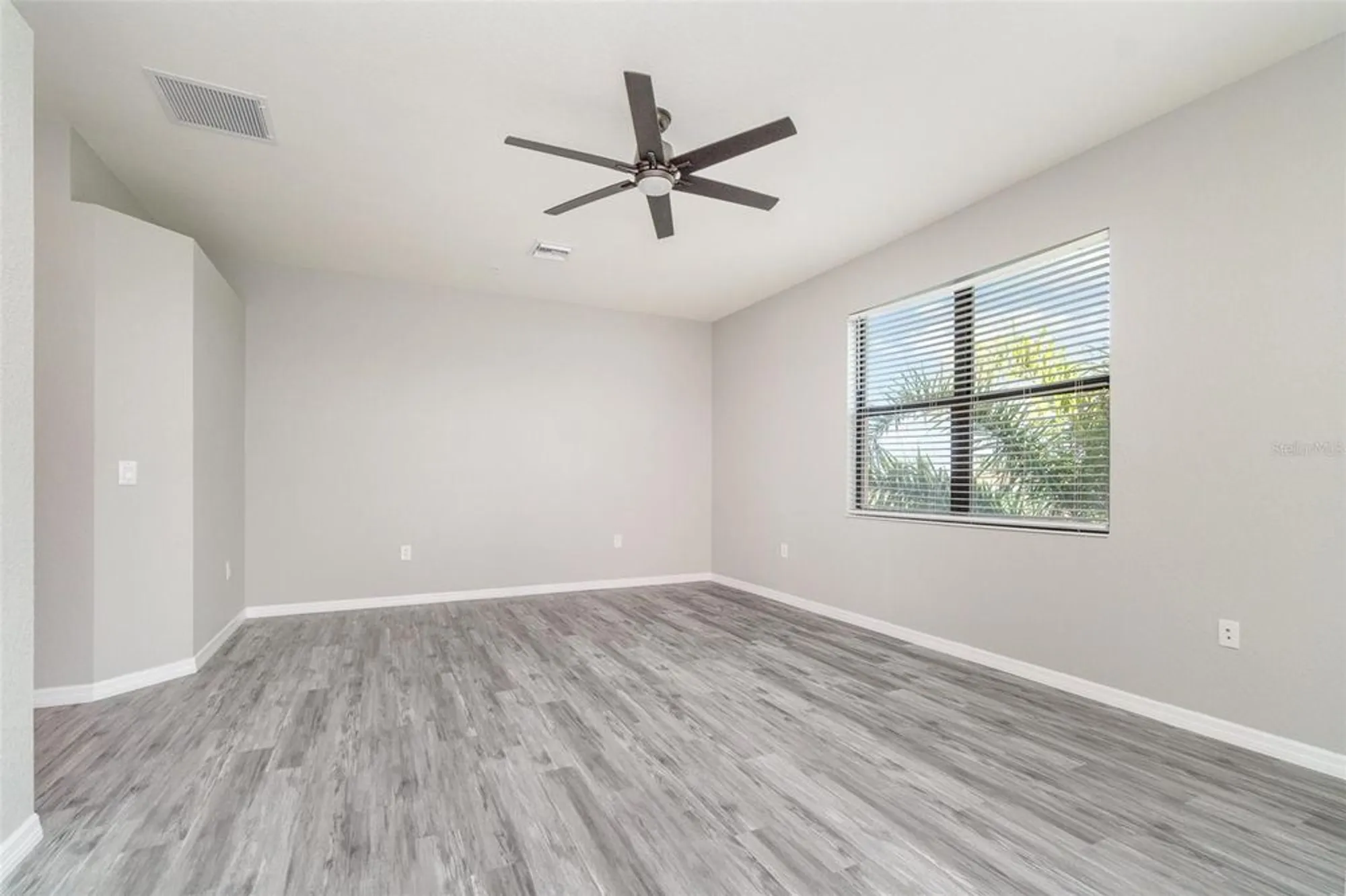 Property Slideshow image 17 of 33 | 10800 tarflower dr 202, Venice, FL, 34293