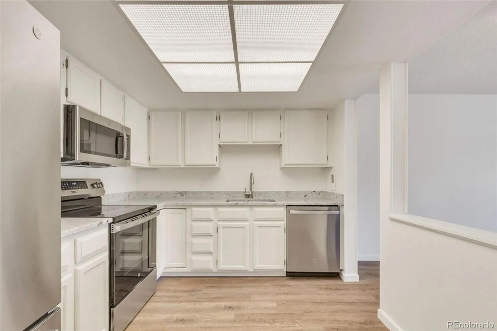 Property Slideshow image 3 of 40 | 13992 e marina dr 109, Aurora, CO, 80014