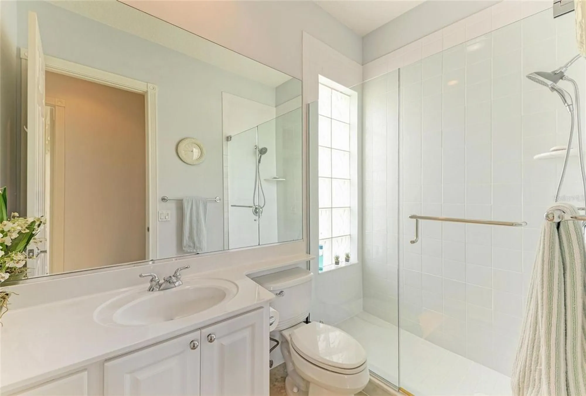 Property Slideshow image 32 of 65 | 5827 benevento dr, Sarasota, FL, 34238