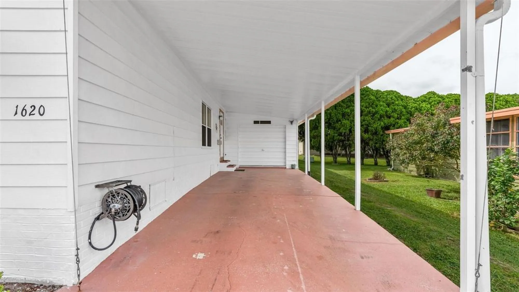 Property Slideshow image 4 of 52 | 1620 foxway dr, Lakeland, FL, 33810