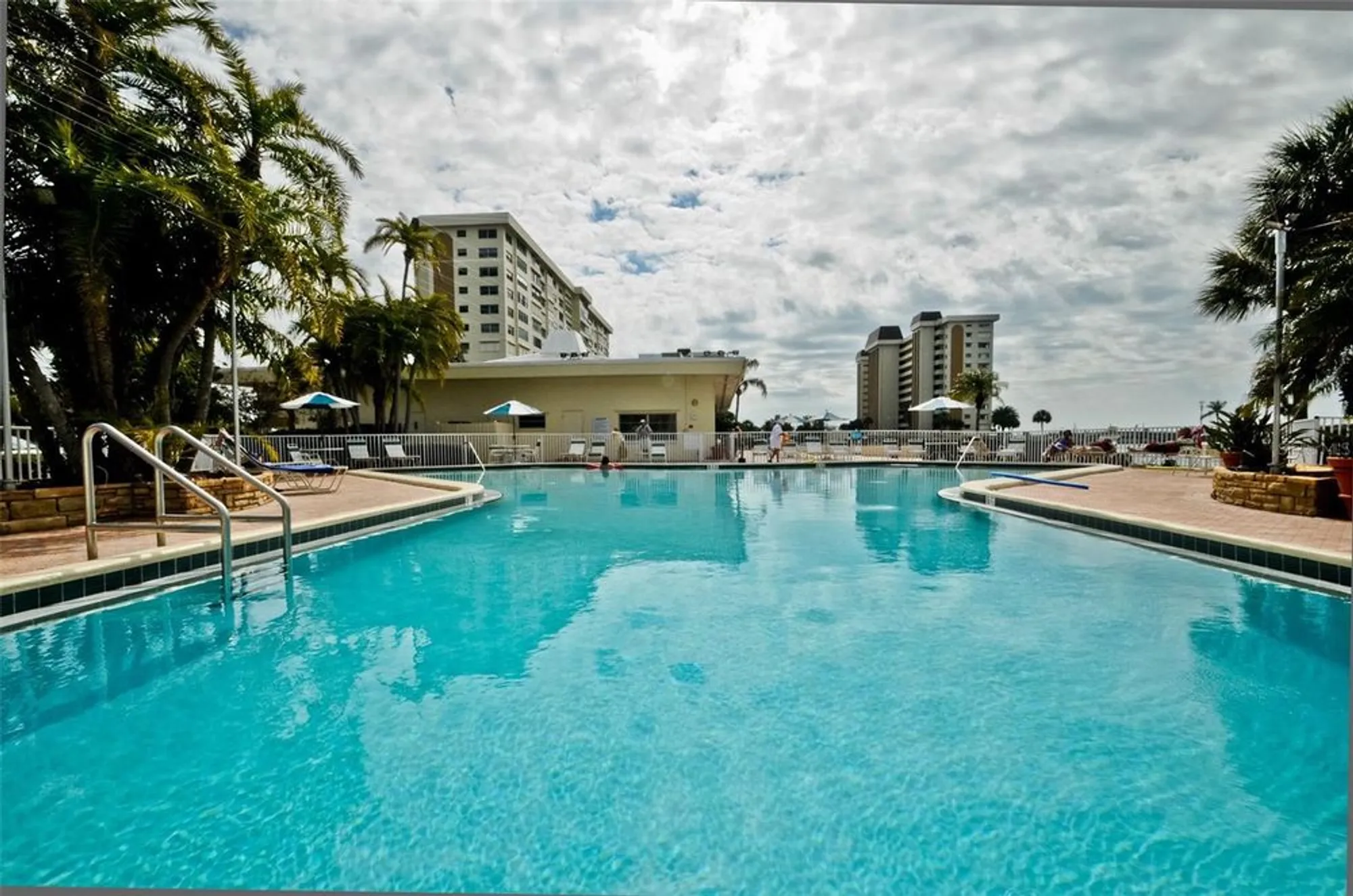 Property Slideshow image 38 of 50 | 4550 cove cir apt 502, St Petersburg, FL, 33708