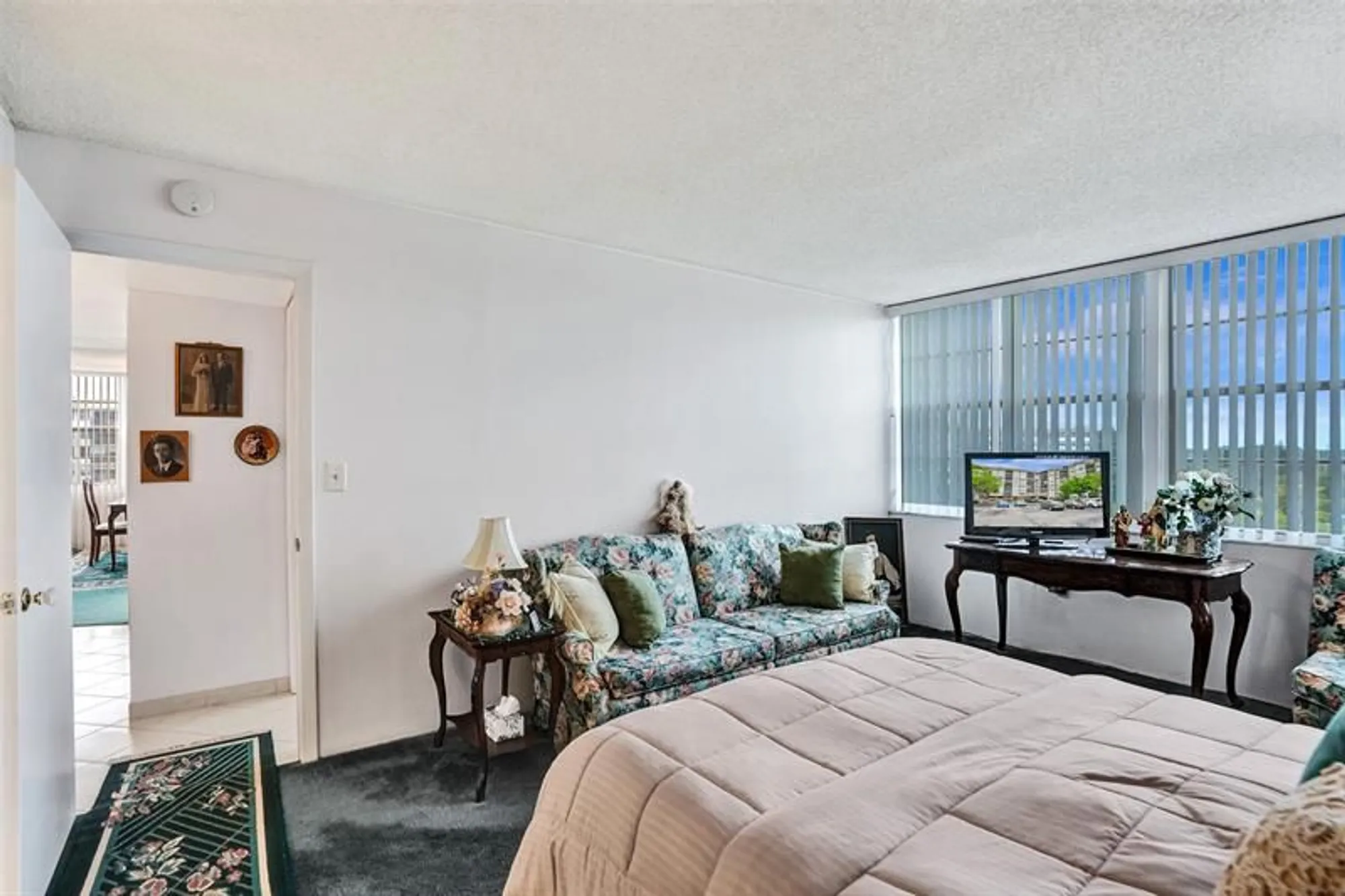 Property Slideshow image 34 of 71 | 1100 saint charles pl 612, Pembroke Pines, FL, 33026