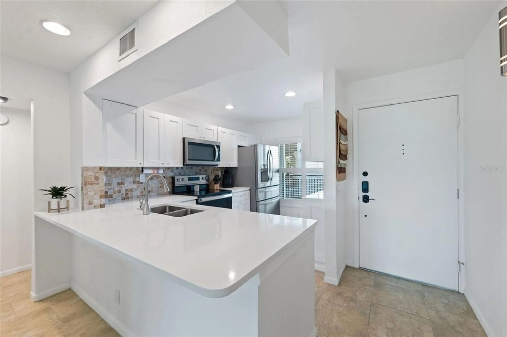 Property Slideshow image 4 of 49 | 6210 sun blvd apt 206, Saint Petersburg, FL, 33715