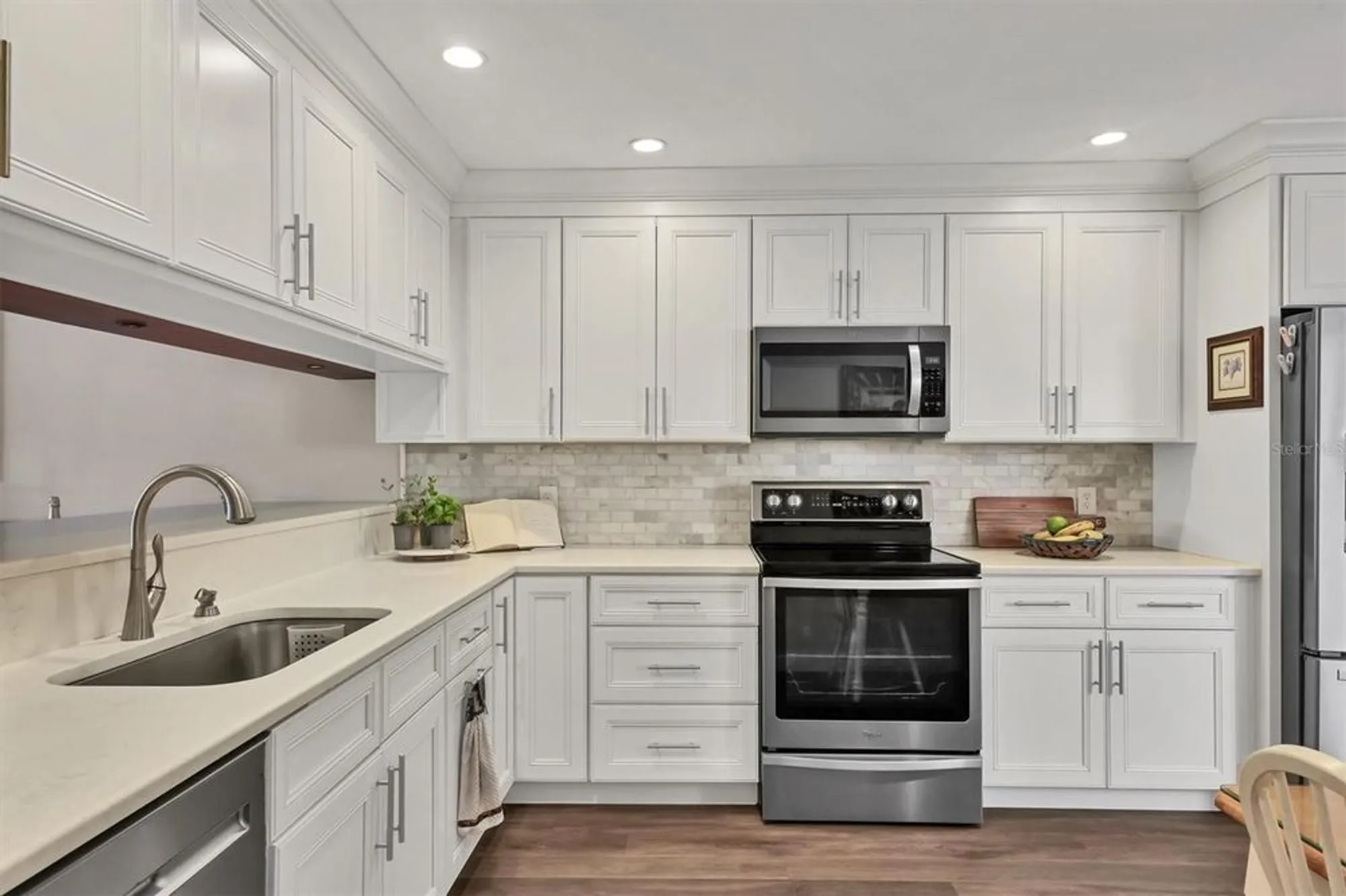 Property Slideshow image 11 of 55 | 3861 wilshire cir 115, Sarasota, FL, 34238