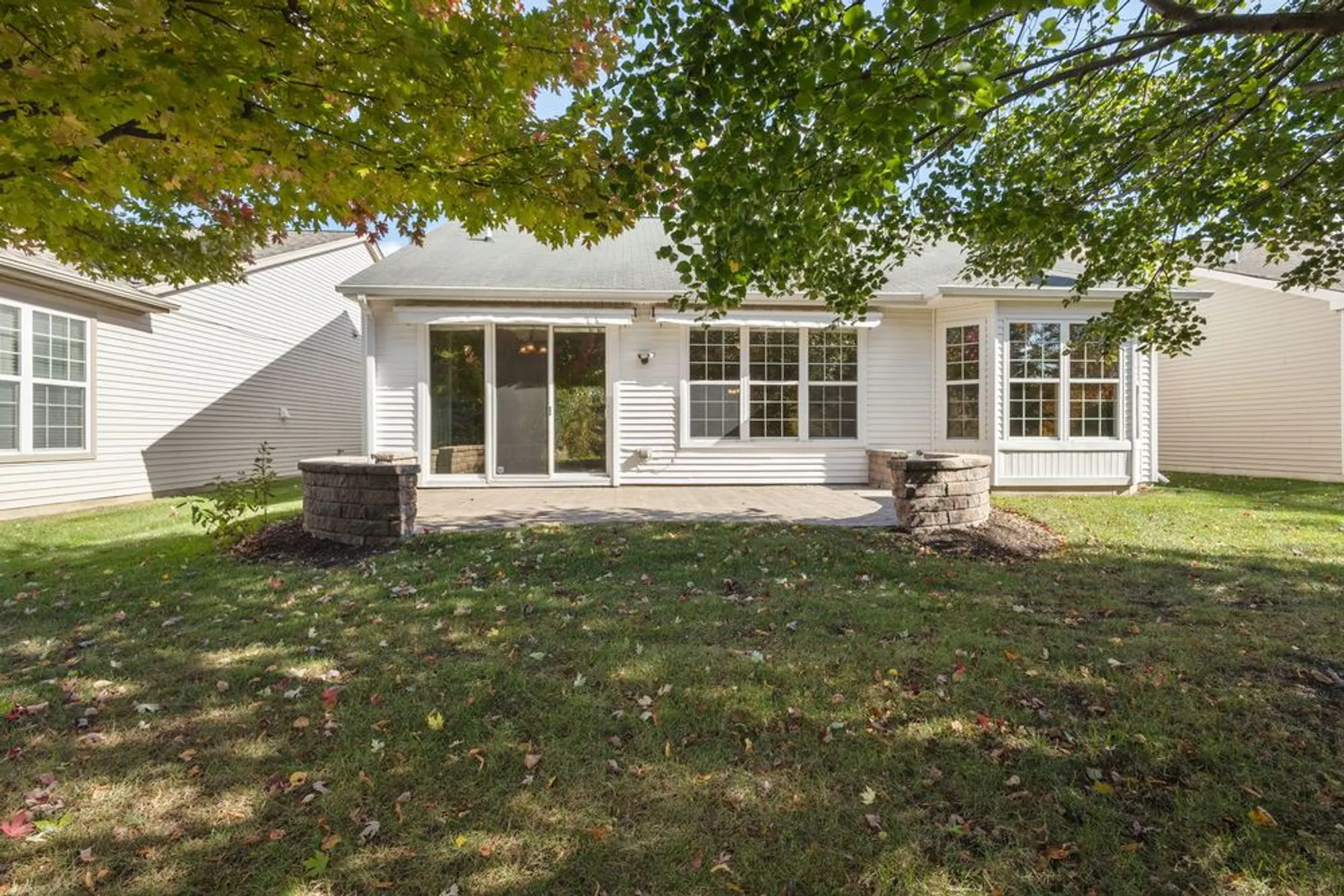 Property Slideshow image 16 of 26 | 2573 venetian ln, Elgin, IL, 60124
