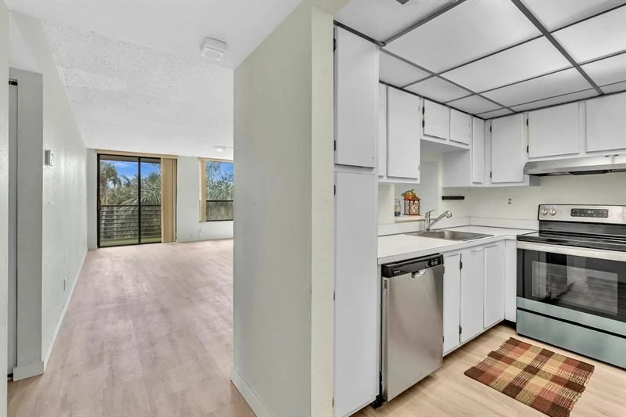 Property Slideshow image 6 of 48 | 6351 n university dr 324, Tamarac, FL, 33321