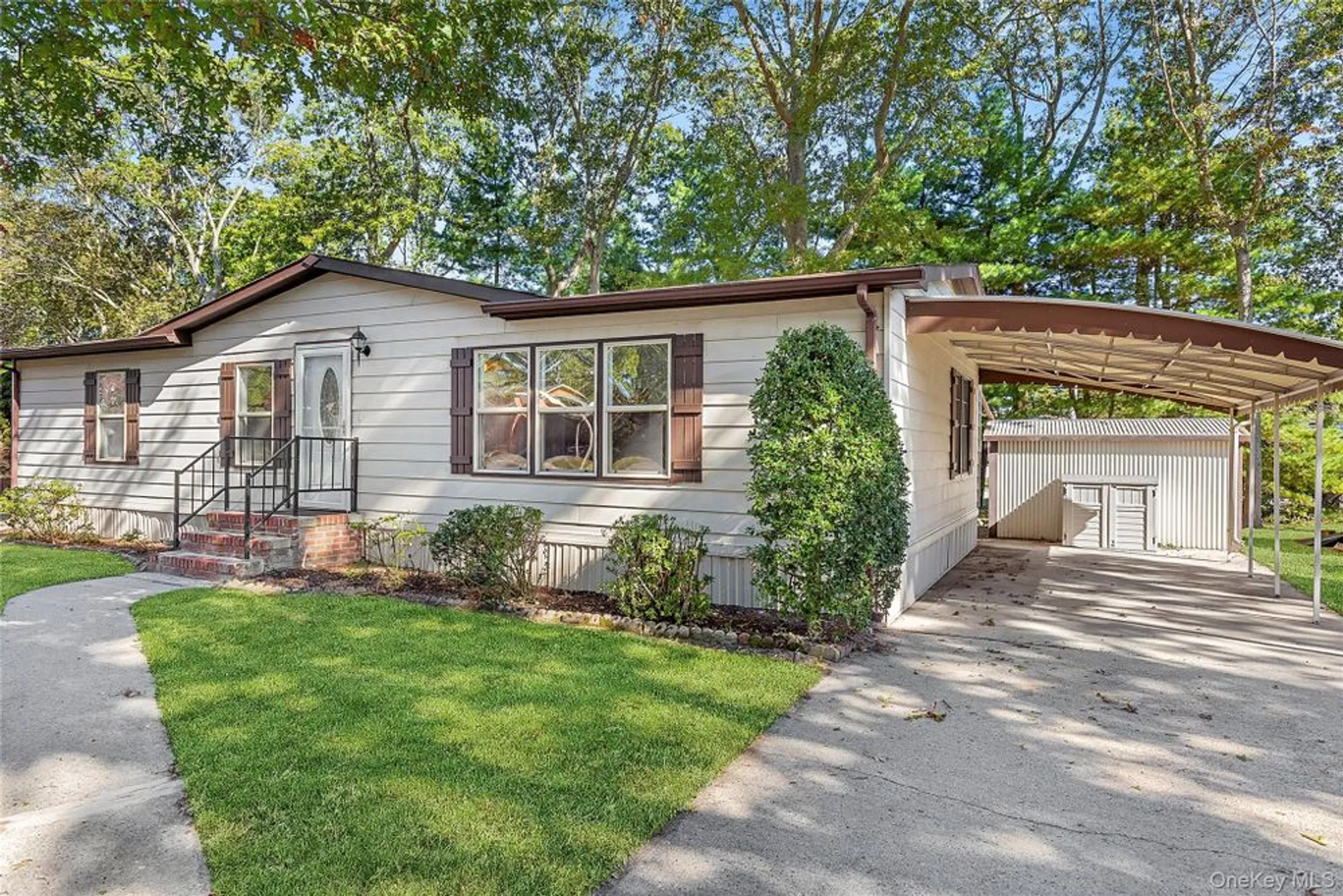 Property Slideshow image 2 of 10 | 1661 old country rd 434, Riverhead, NY, 11901