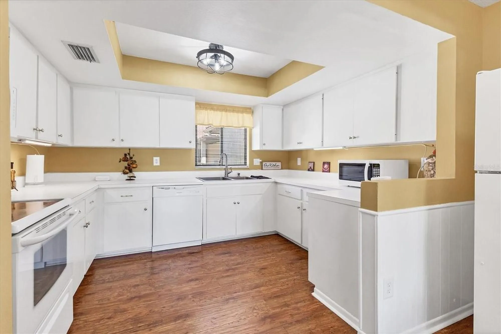 Property Slideshow image 10 of 34 | 1111 w faith cir apt 2004, Bradenton, FL, 34212