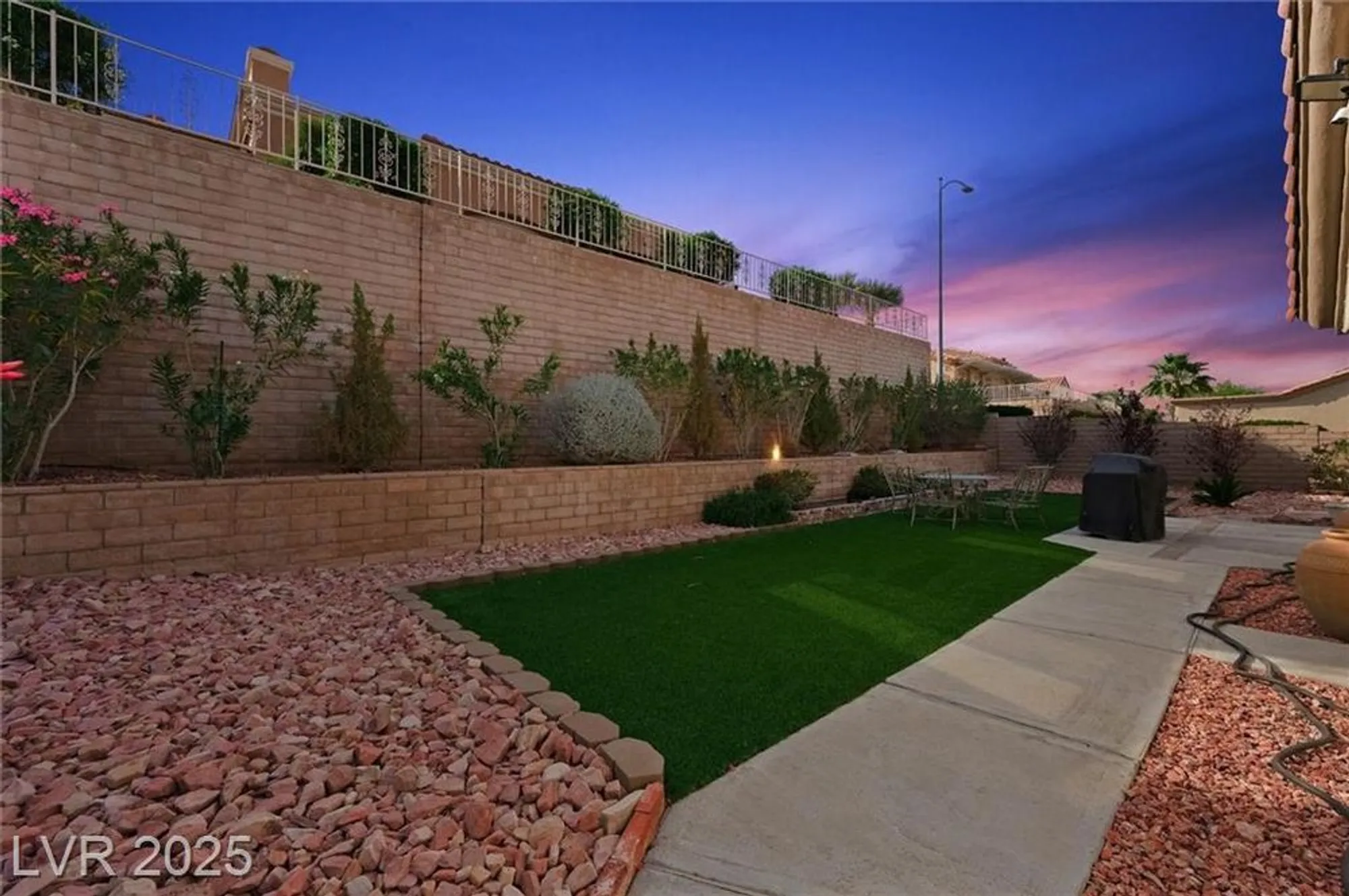 Property Slideshow image 37 of 52 | 2725 byron dr, Las Vegas, NV, 89134