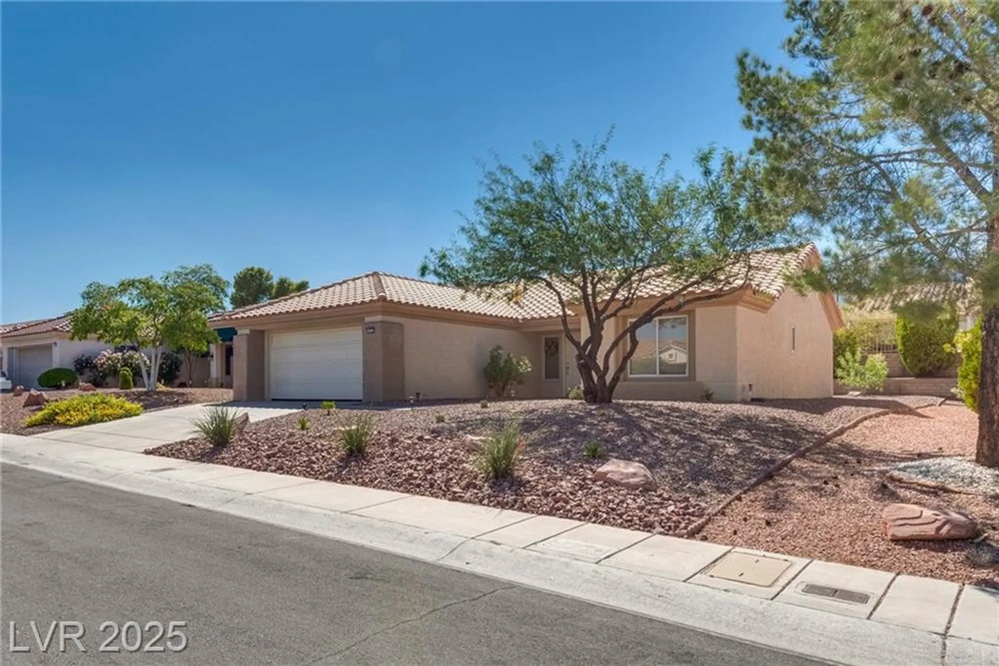 Property Slideshow image 30 of 44 | 2601 lotus hill dr, Las Vegas, NV, 89134