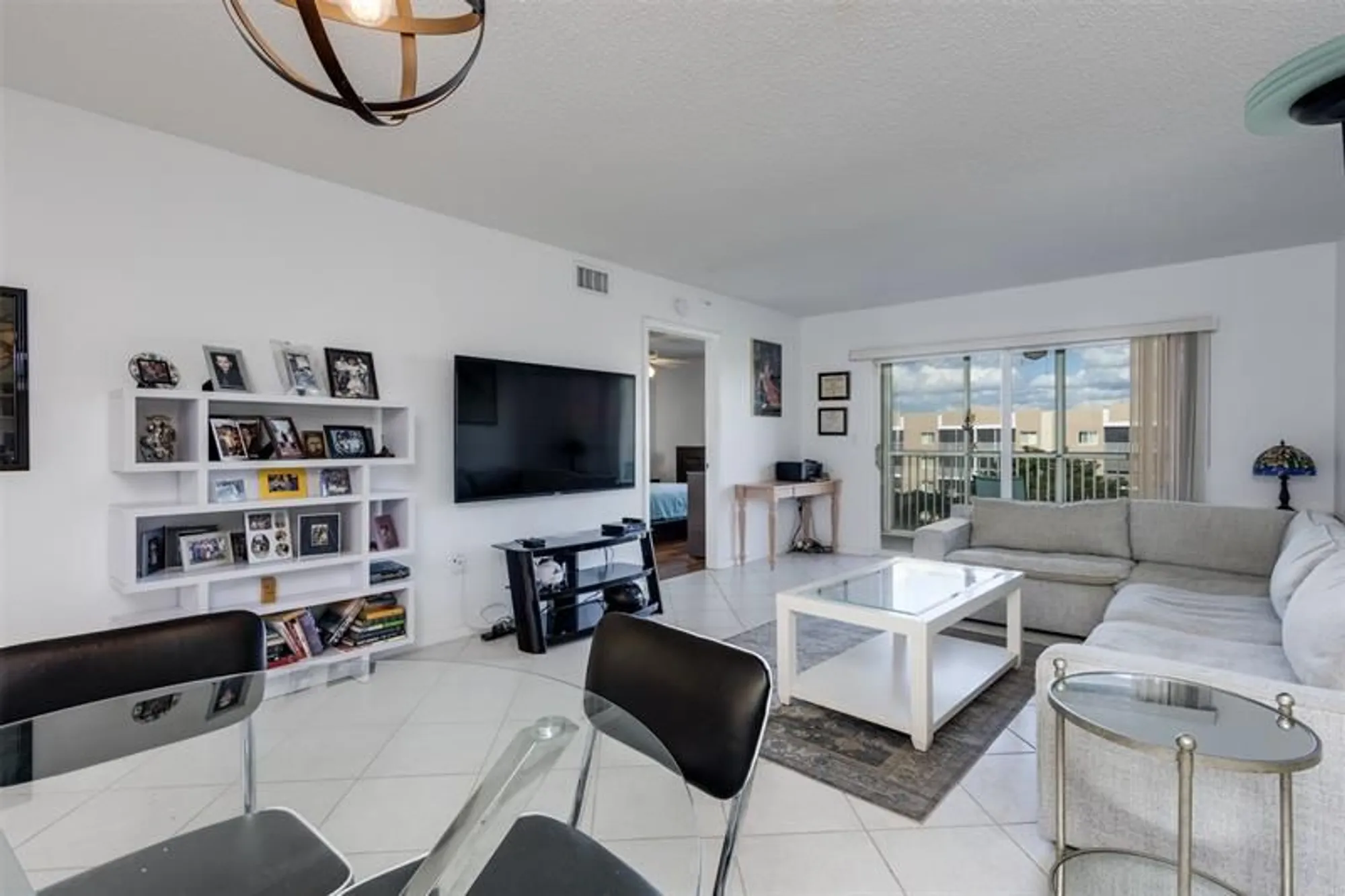 Property Slideshow image 5 of 39 | 9537 weldon cir apt 404, Fort Lauderdale, FL, 33321
