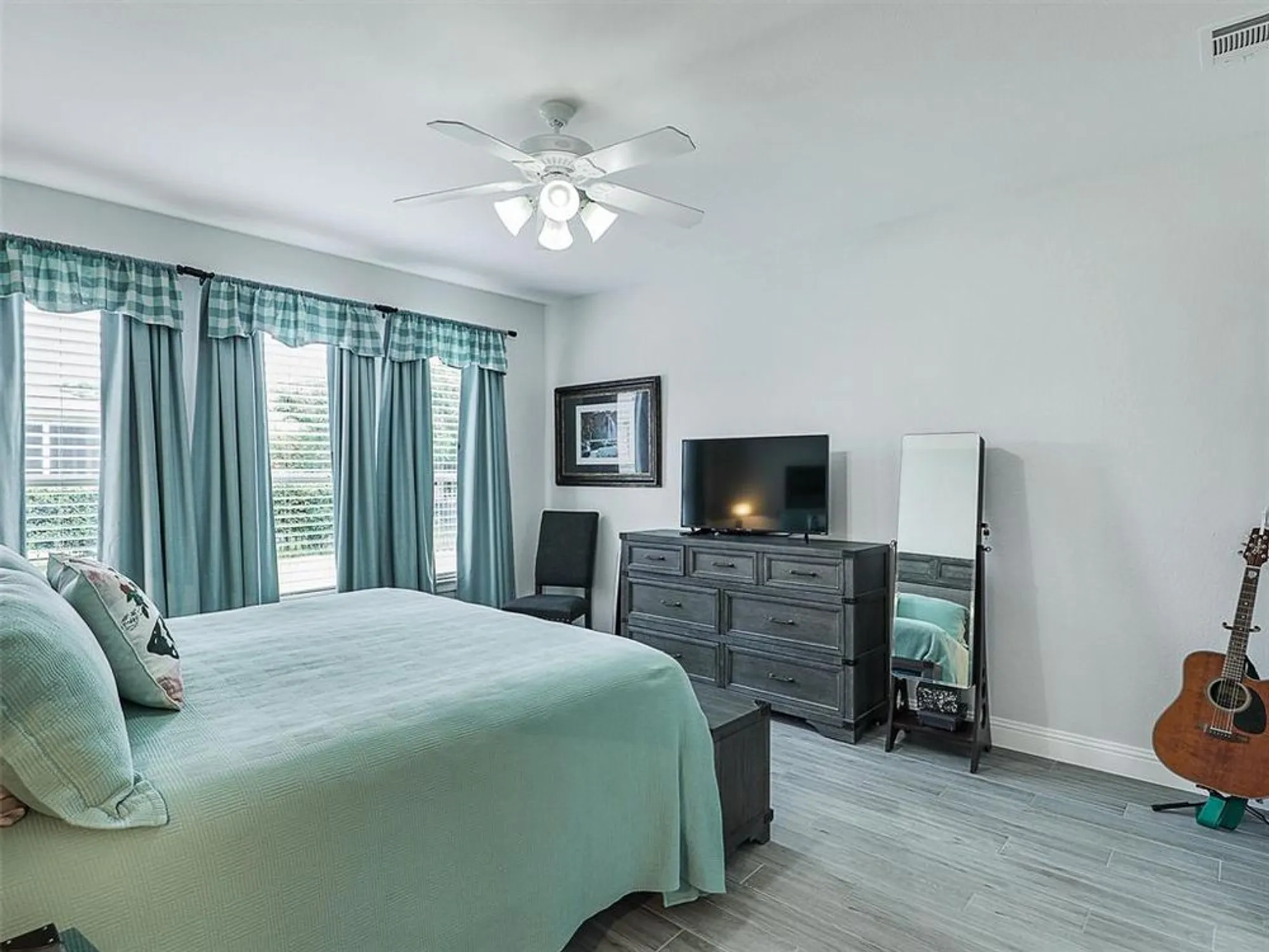 Property Slideshow image 22 of 37 | 6026 prairie bend ln, Frisco, TX, 75036