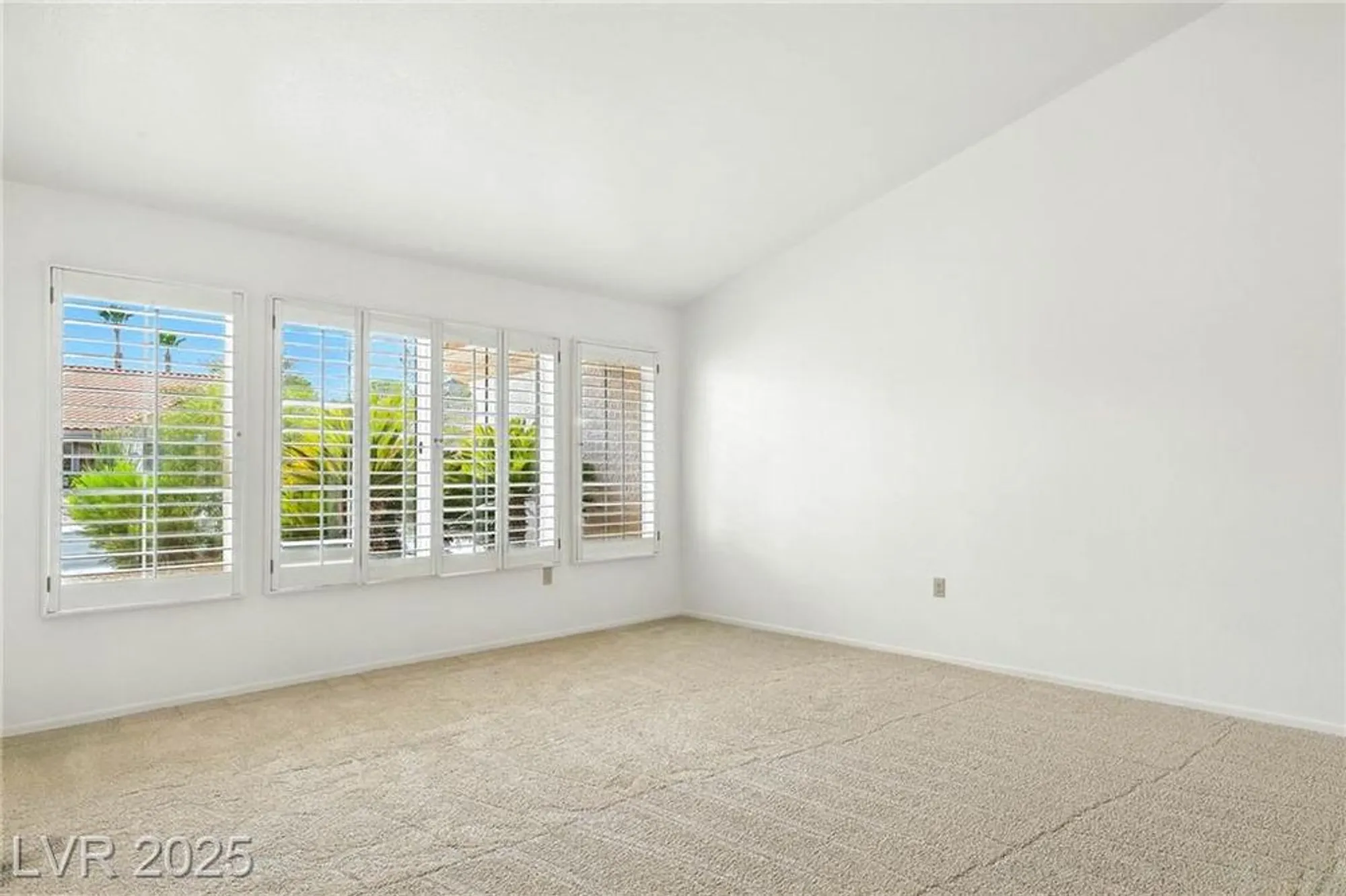 Property Slideshow image 4 of 35 | 8500 linderwood dr, Las Vegas, NV, 89134
