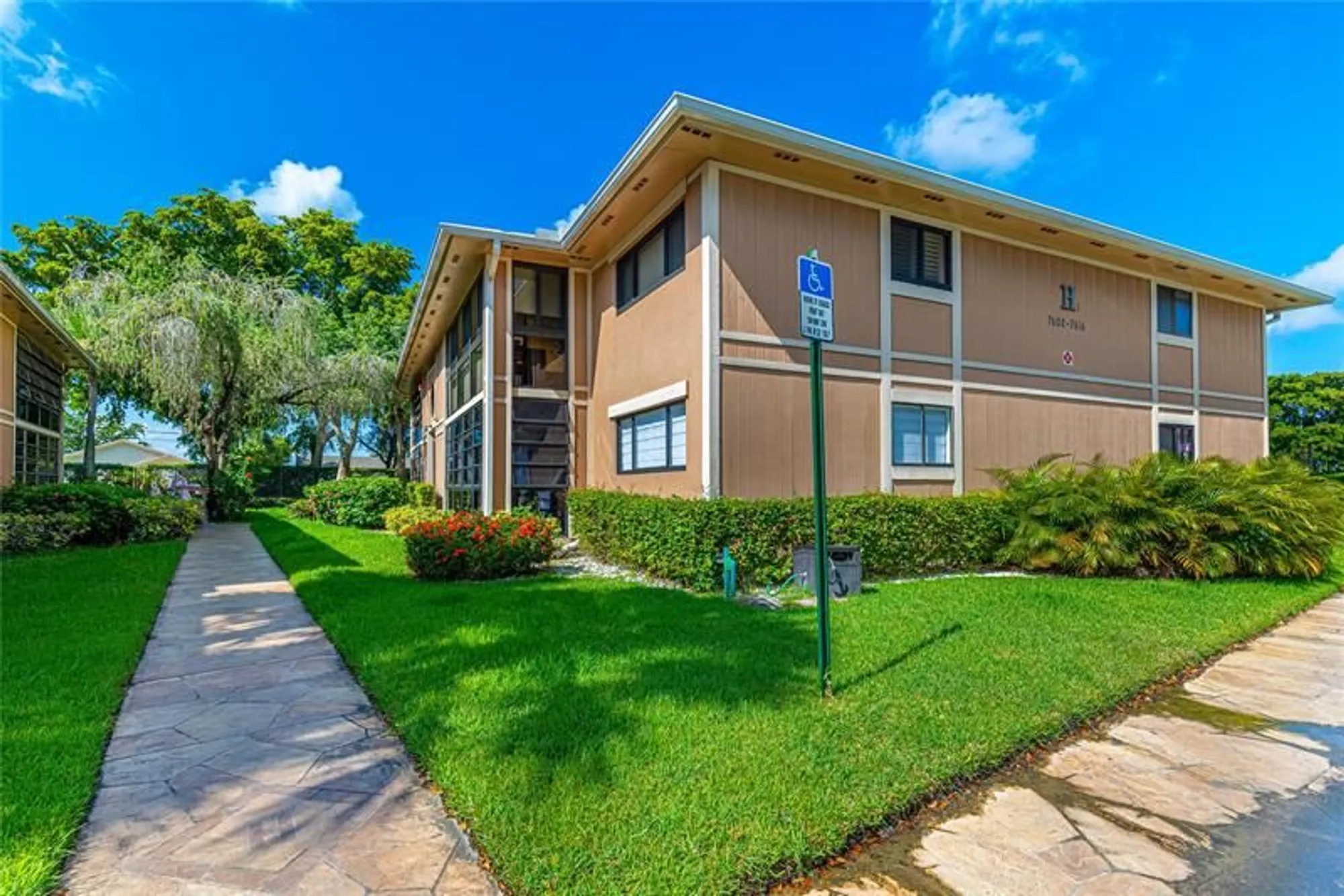Property Slideshow image 17 of 20 | 7612 ashmont cir # 7612, Tamarac, FL, 33321