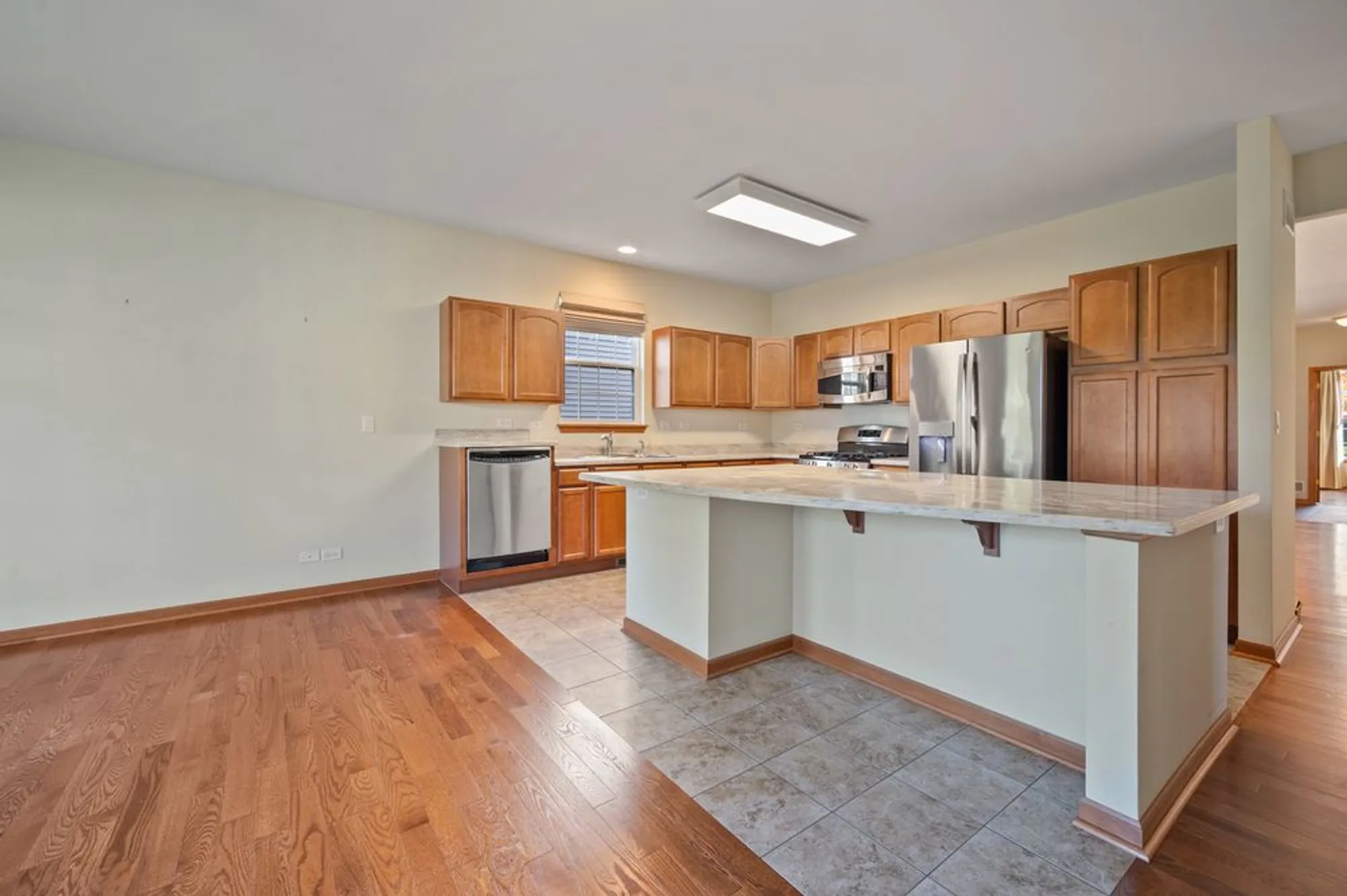 Property Slideshow image 7 of 30 | 1176 heathrow ln, Aurora, IL, 60502