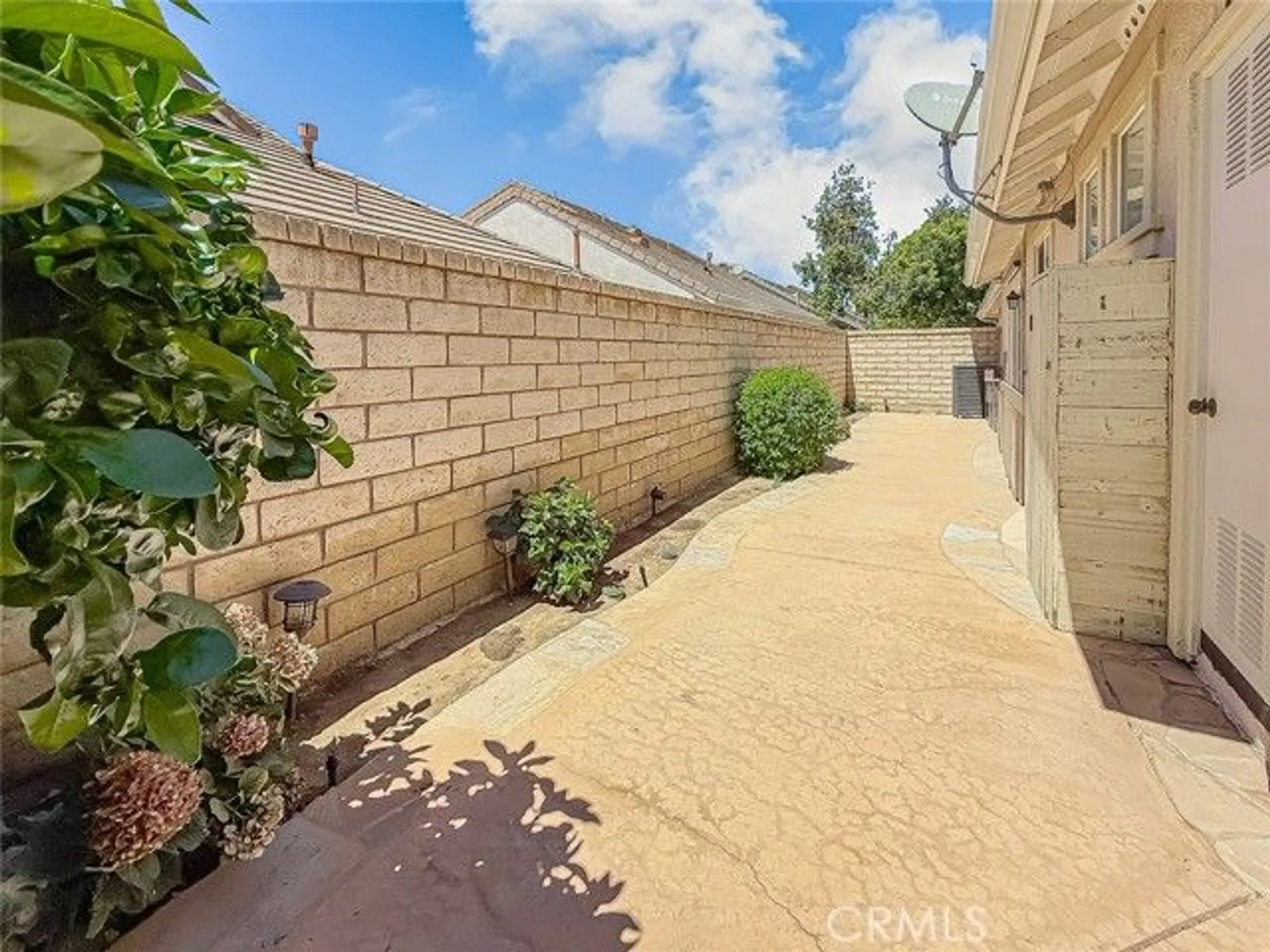 Property Slideshow image 38 of 47 | 2037 freesia ave, Simi Valley, CA, 93063